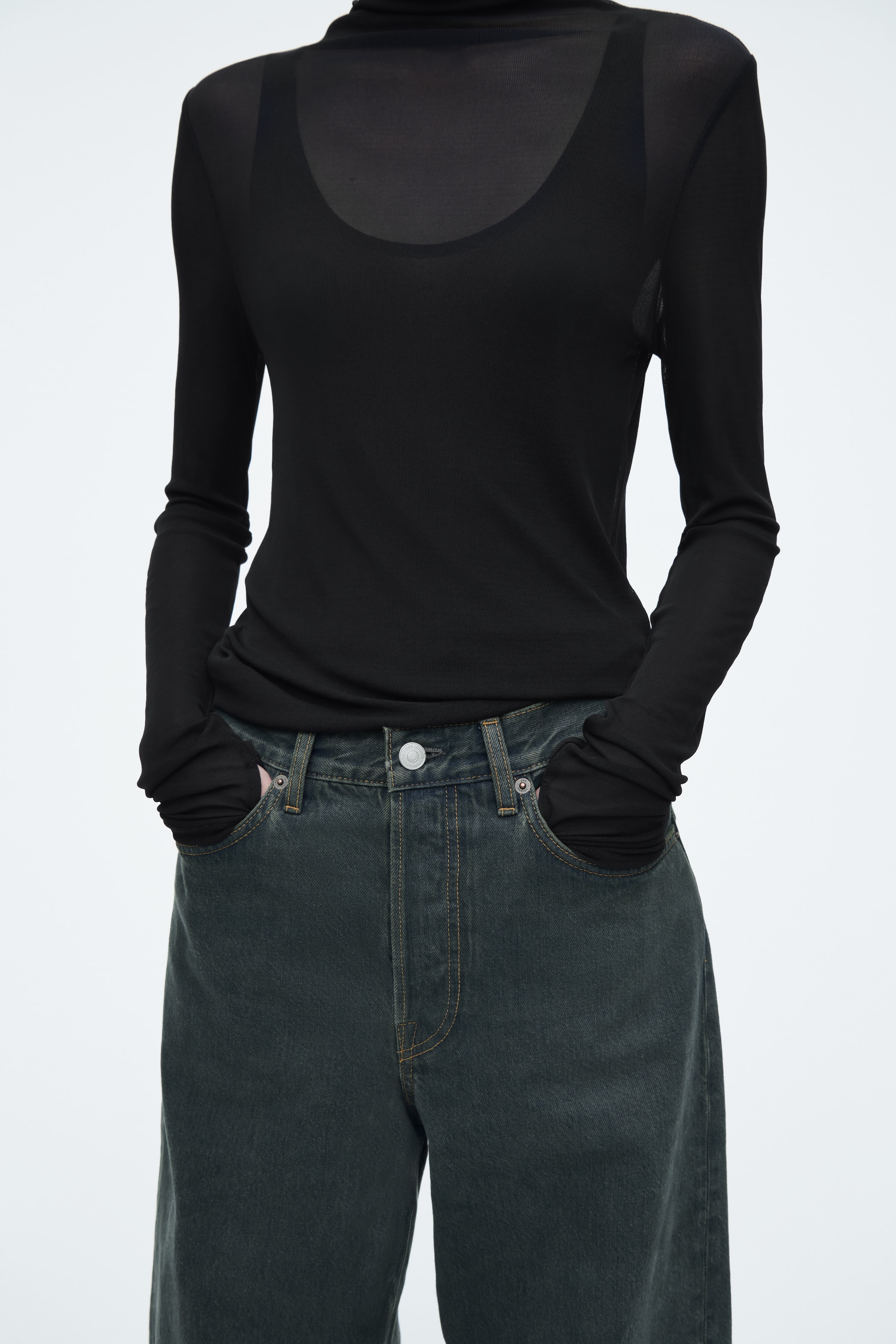 Visa större bild: FACADE JEANS MED RAKA BEN - DOVT MÖRKBLÅ - DAM | H&M SE 6