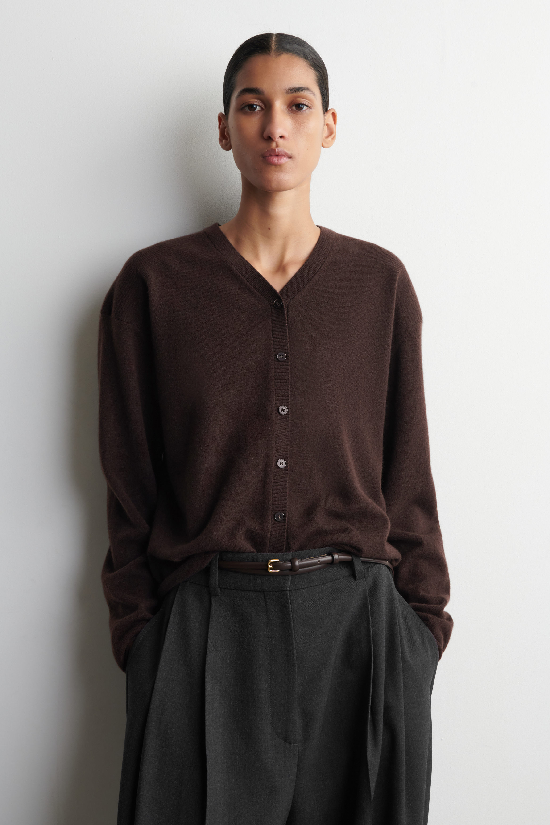 COS wool V-neck polo モーガン蔵人 MERINO WOOL V-NECK SWEATER - BLUE | COS US