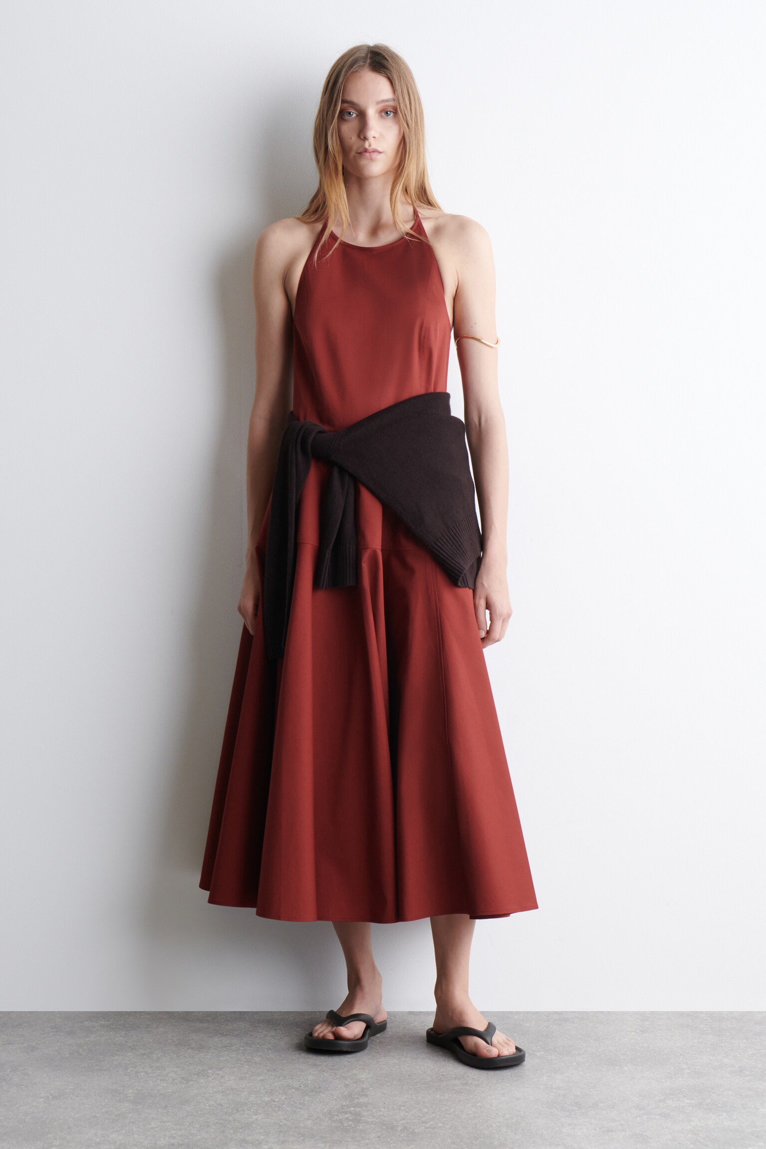 VESTIDO DE CUELLO HALTER DE ALGODÓN PIMA - ROJO/NEGRO - 7