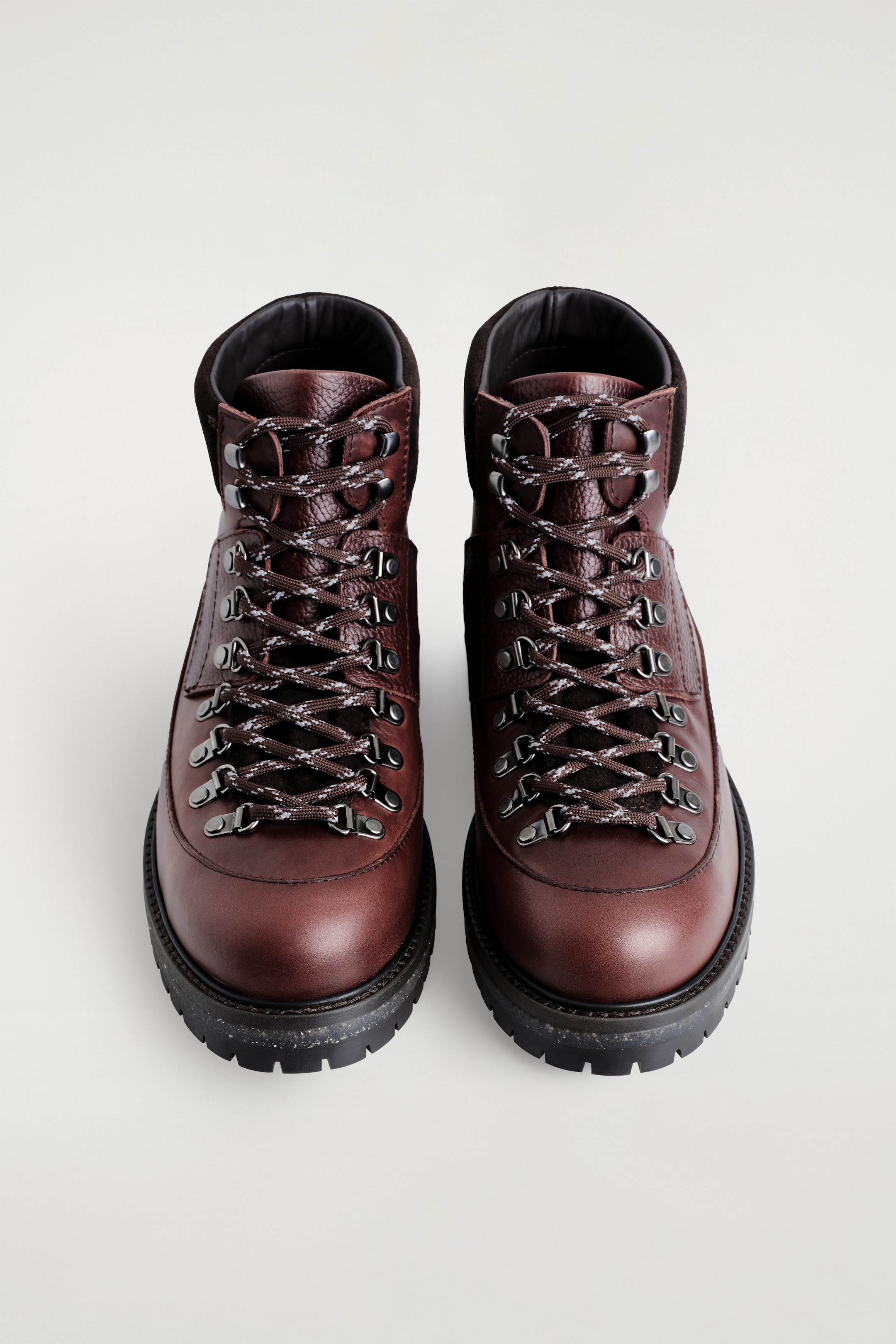 LEATHER HIKING BOOTS