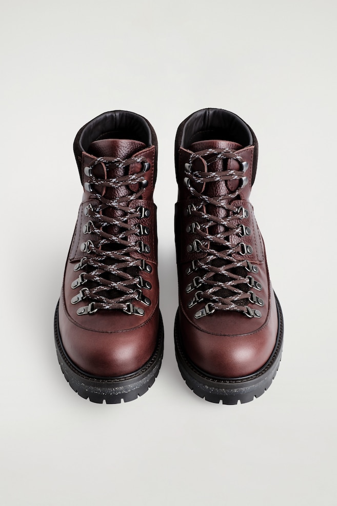 LEATHER HIKING BOOTS — BROWN