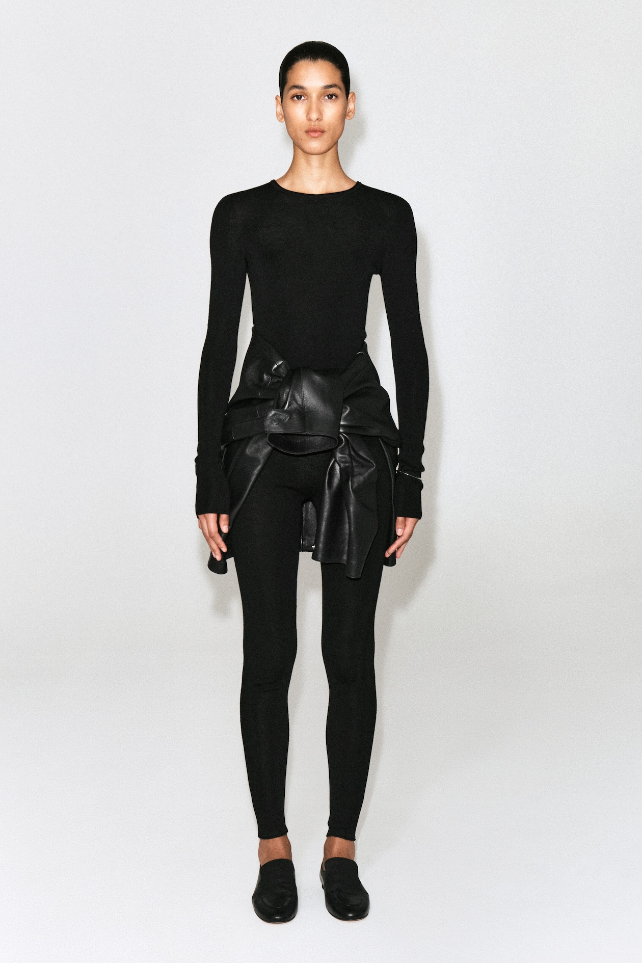 SEAMLESS MERINO WOOL LONG-SLEEVED TOP — BLACK