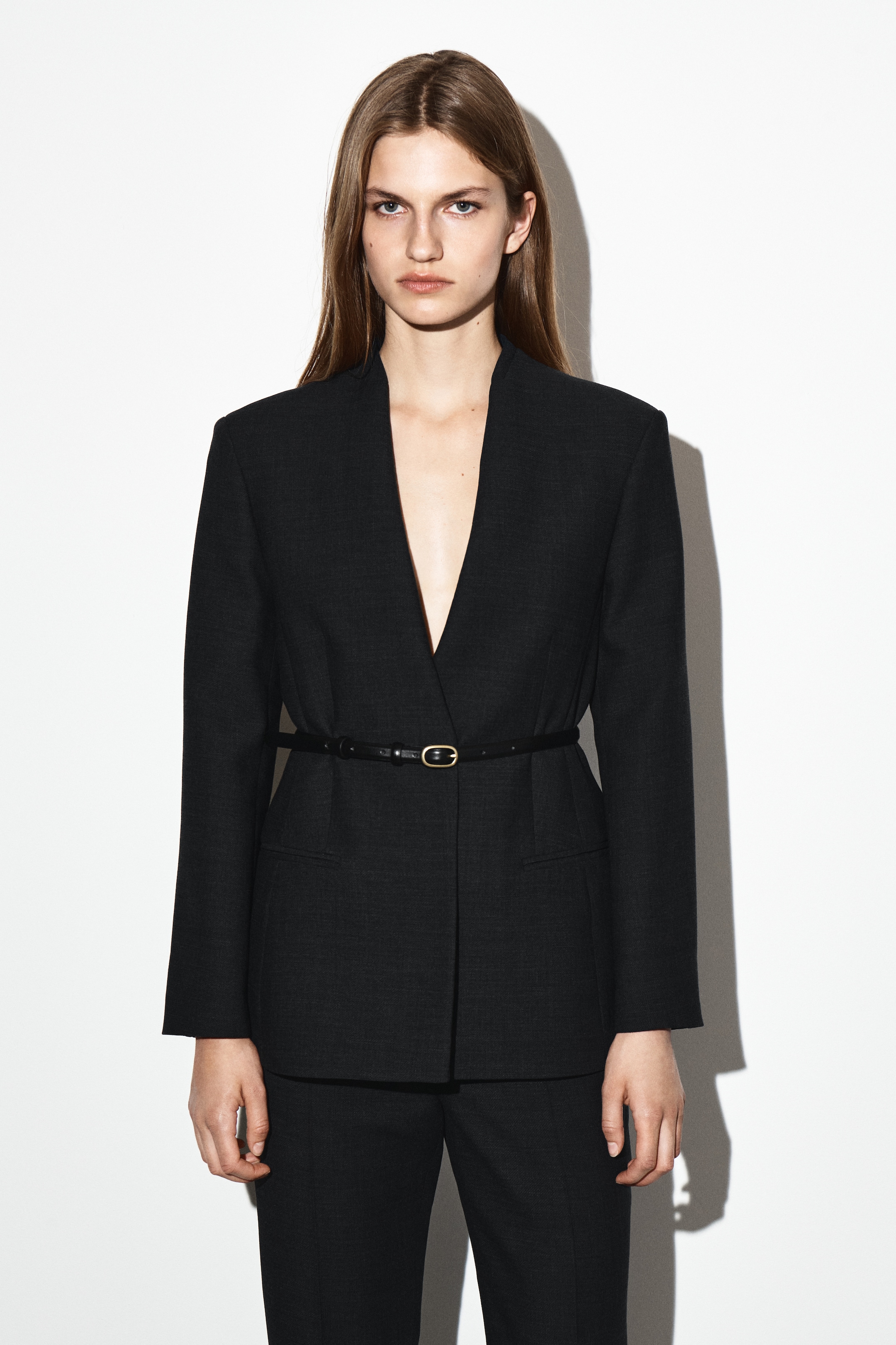 Visualizza immagine più grande: BLAZER AVVITATO SENZA COLLETTO - ANTRACITE - DONNA | H&M IT 1