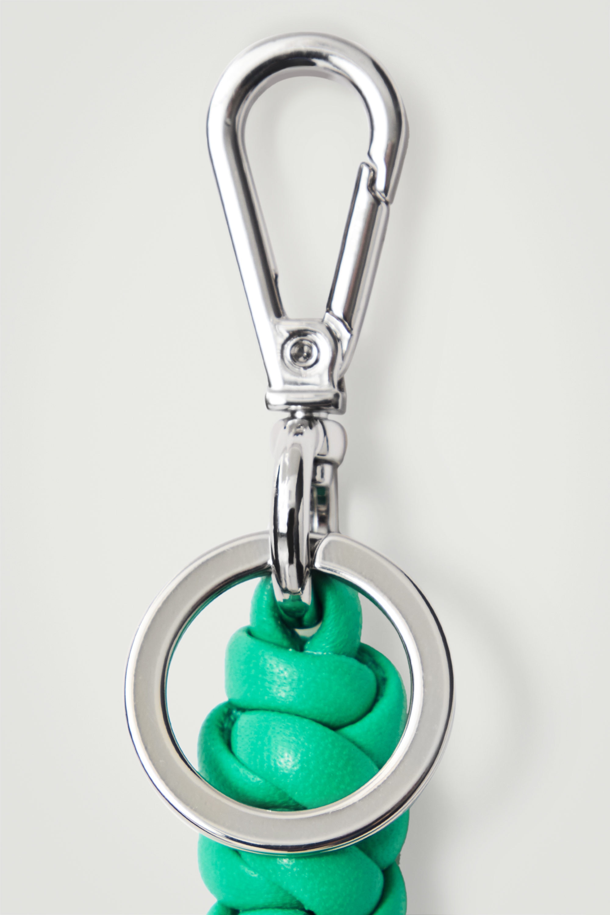 “COS MEN” Chunky Knotted Leather KeyRing CHUNKY KNOTTED LEATHER KEYRING - BLACK | COS