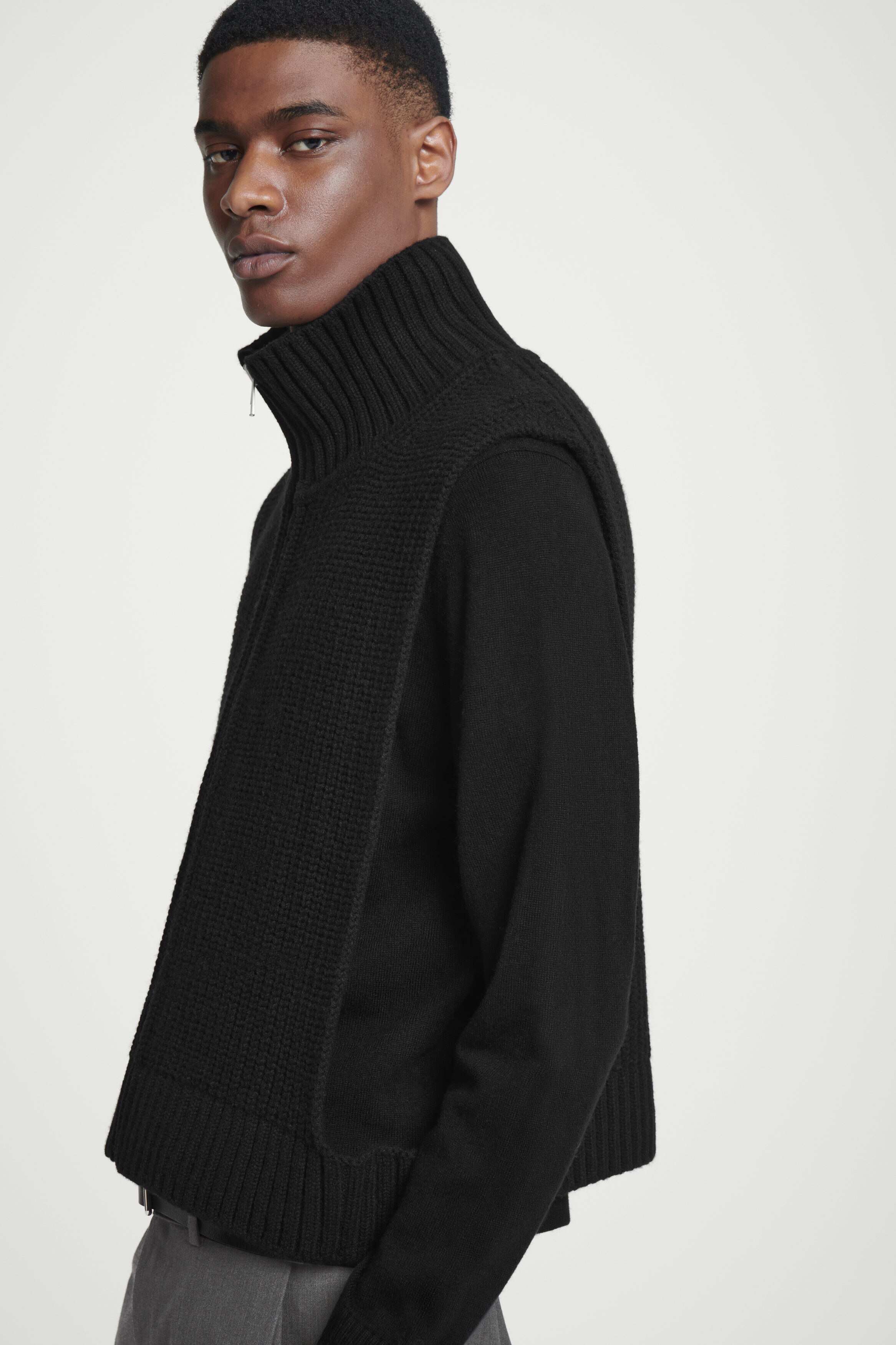 OPEN-SIDE ZIP-UP WOOL VEST - BLACK | COS