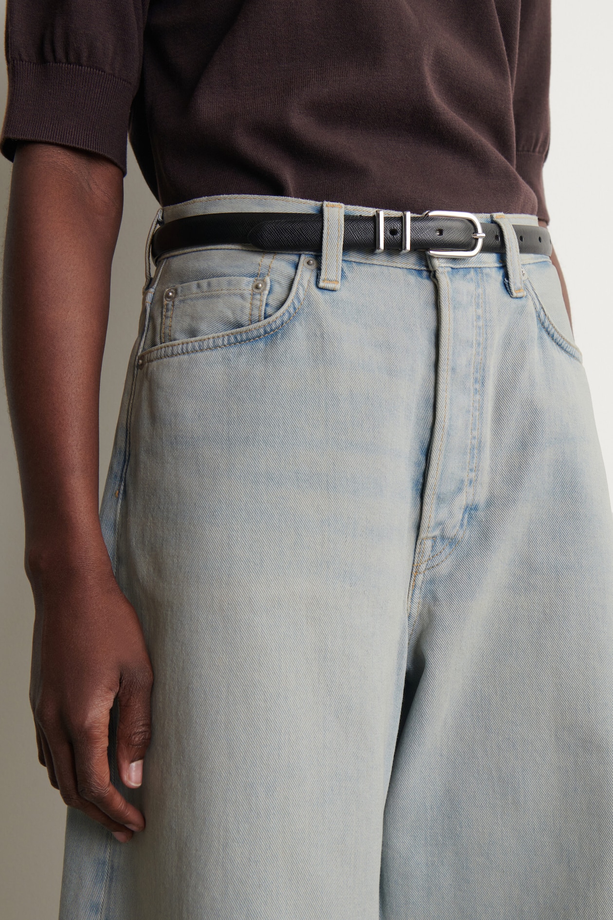 KNEE-LENGTH DENIM SHORTS — LIGHT BLUE