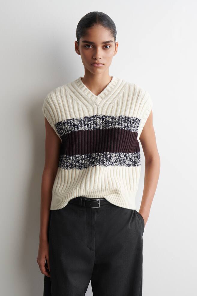 GERIBD MERINOWOL V-HALS VEST - CREAM / BURGUNDY - 1