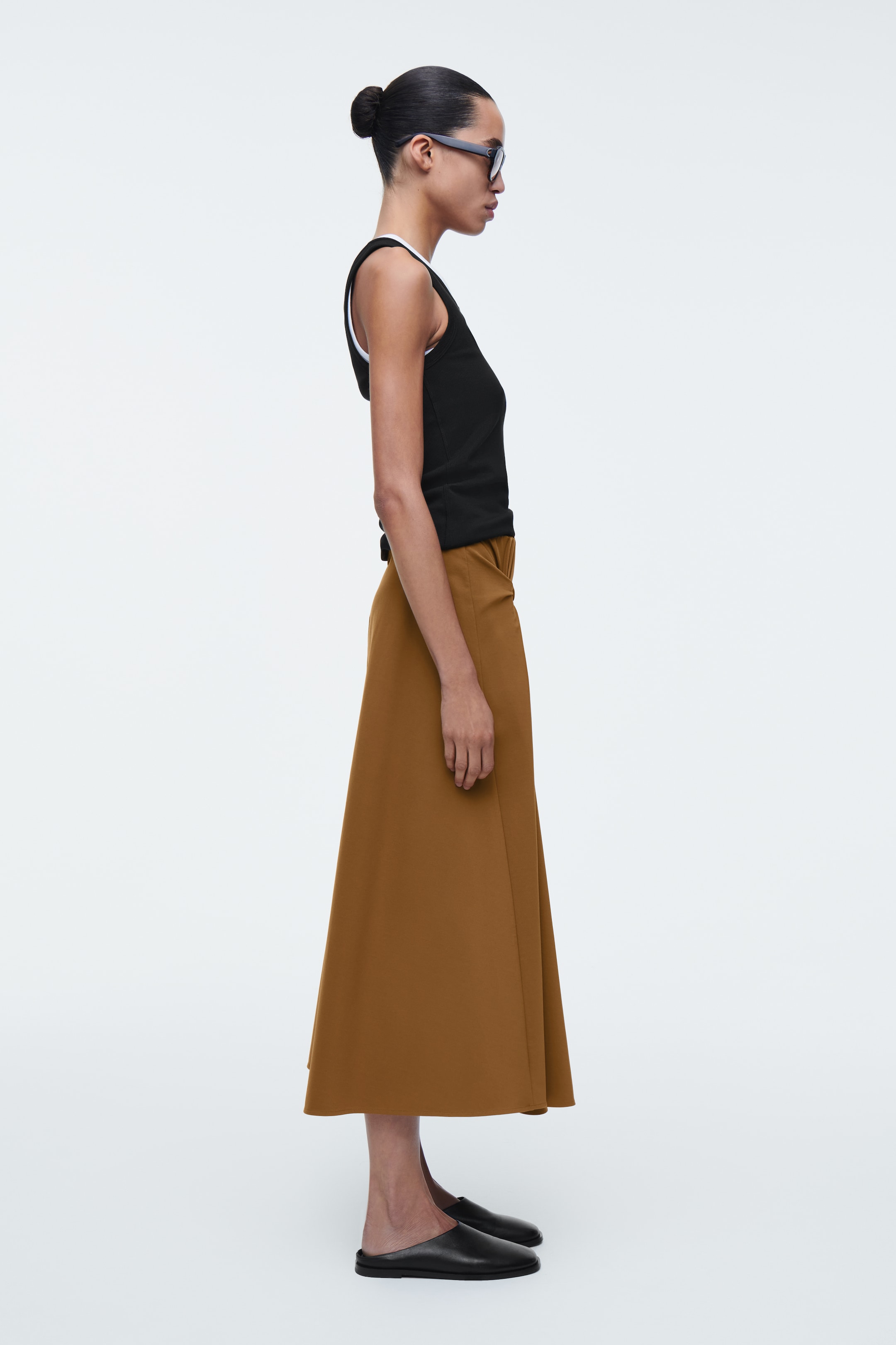 Zobrazit větší obrázek: MIDI SUKNĚ S DETAILY TWIST - HNĚDÝ - ŽENY | H&M CZ 4