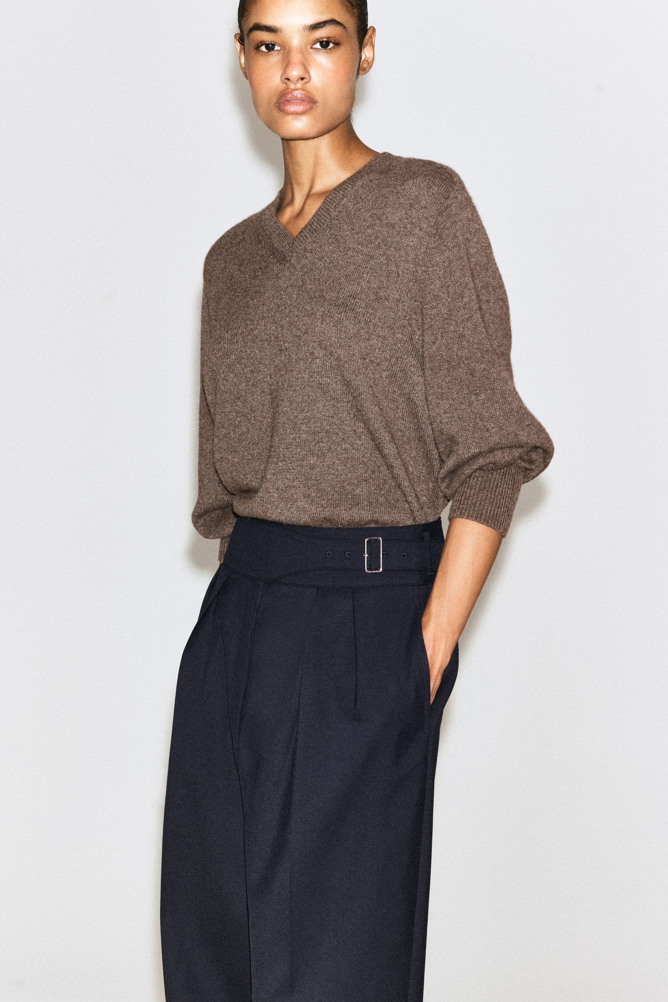 CUMMERBUND-WAIST BARREL-LEG PANTS - thumbnail 3
