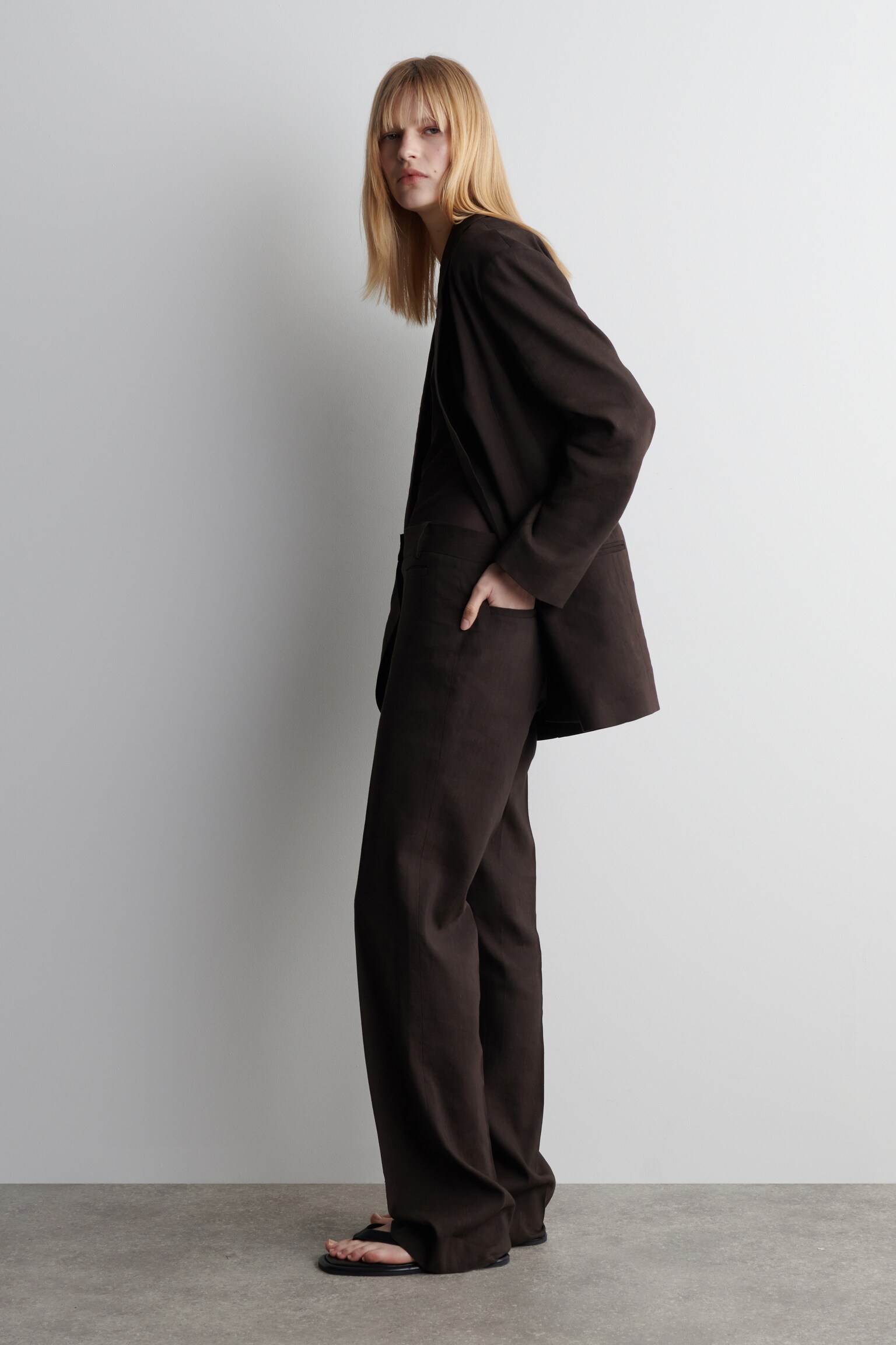 PANTALON DE TAILLEUR DROIT EN LIN - BRUN FONCÉ - 8