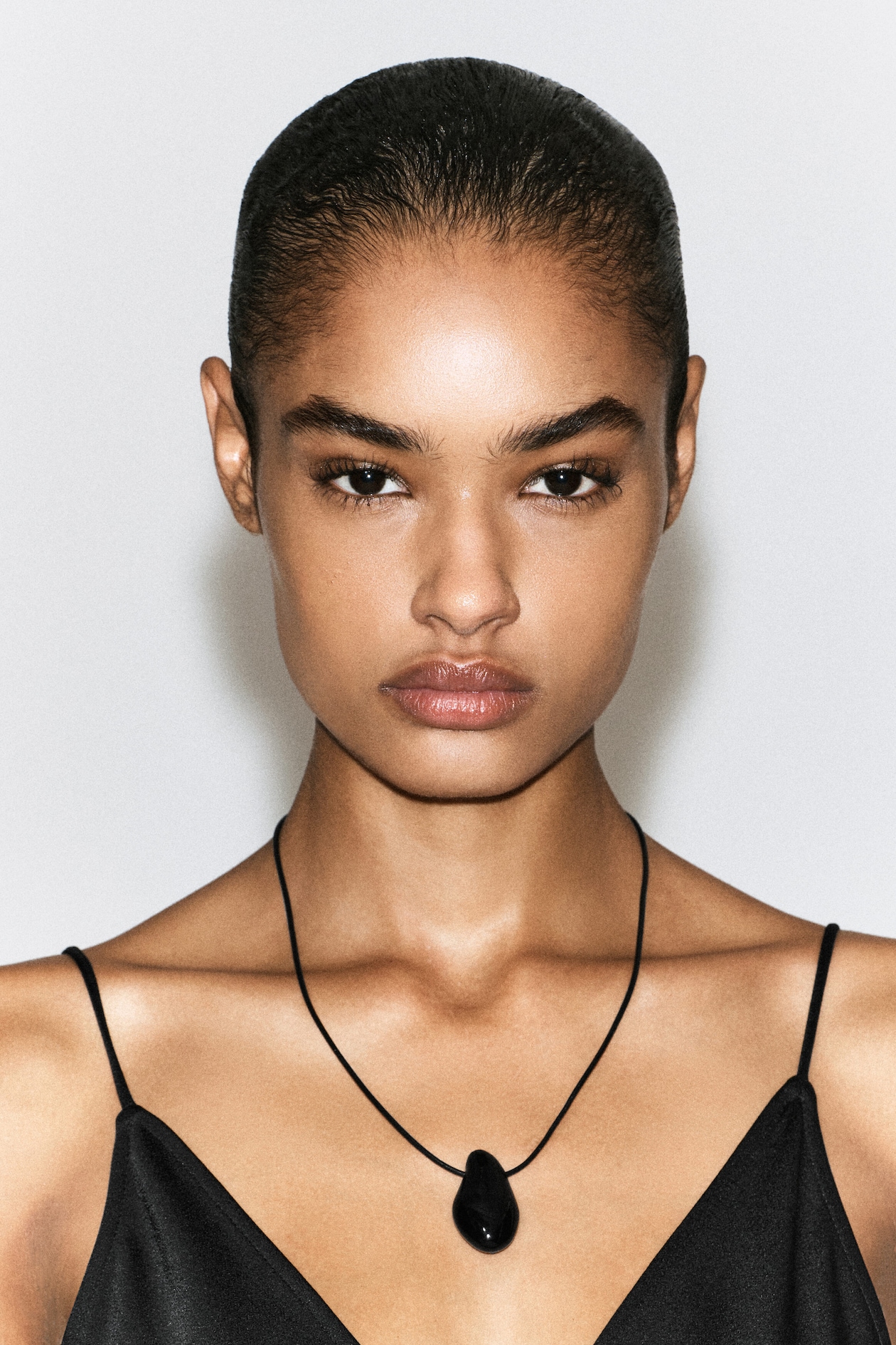 DOMED GLASS PENDANT NECKLACE — BLACK