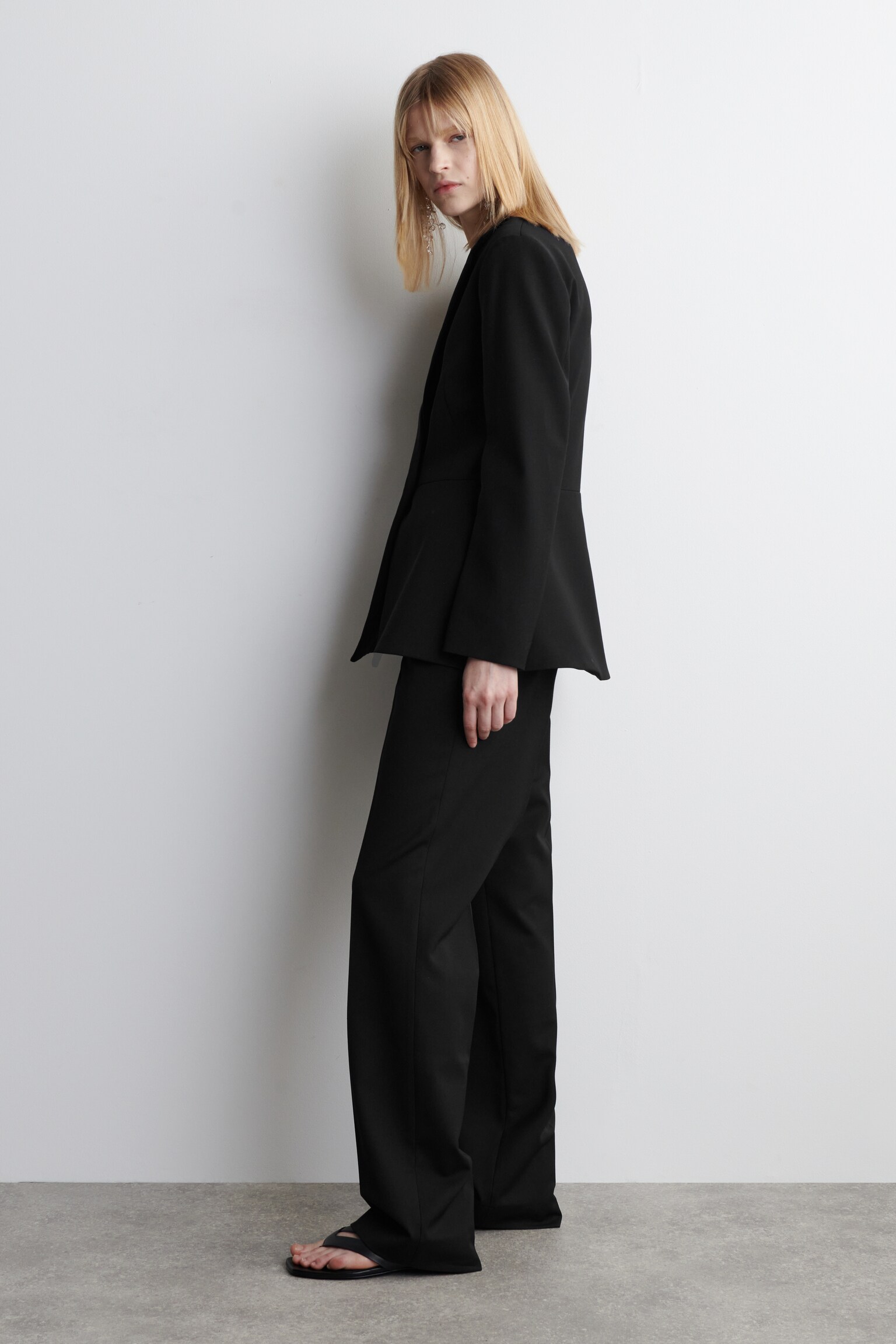 ELEGANTE WOLLHOSE MIT SCHMALEM BEIN - SCHWARZ - 3