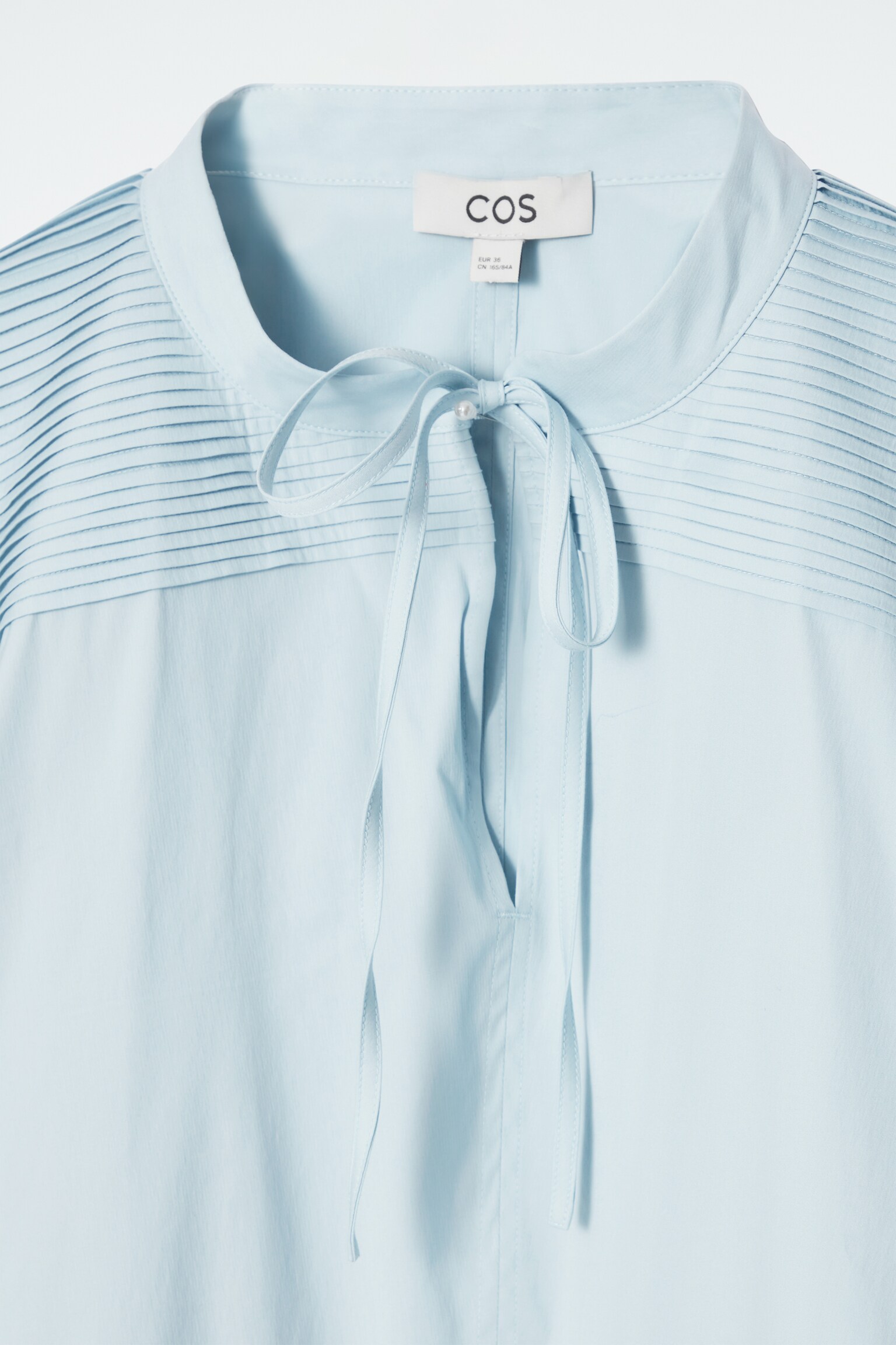 BLUSE MIT FALTEN UND BINDEDETAIL - ZARTBLAU - 2