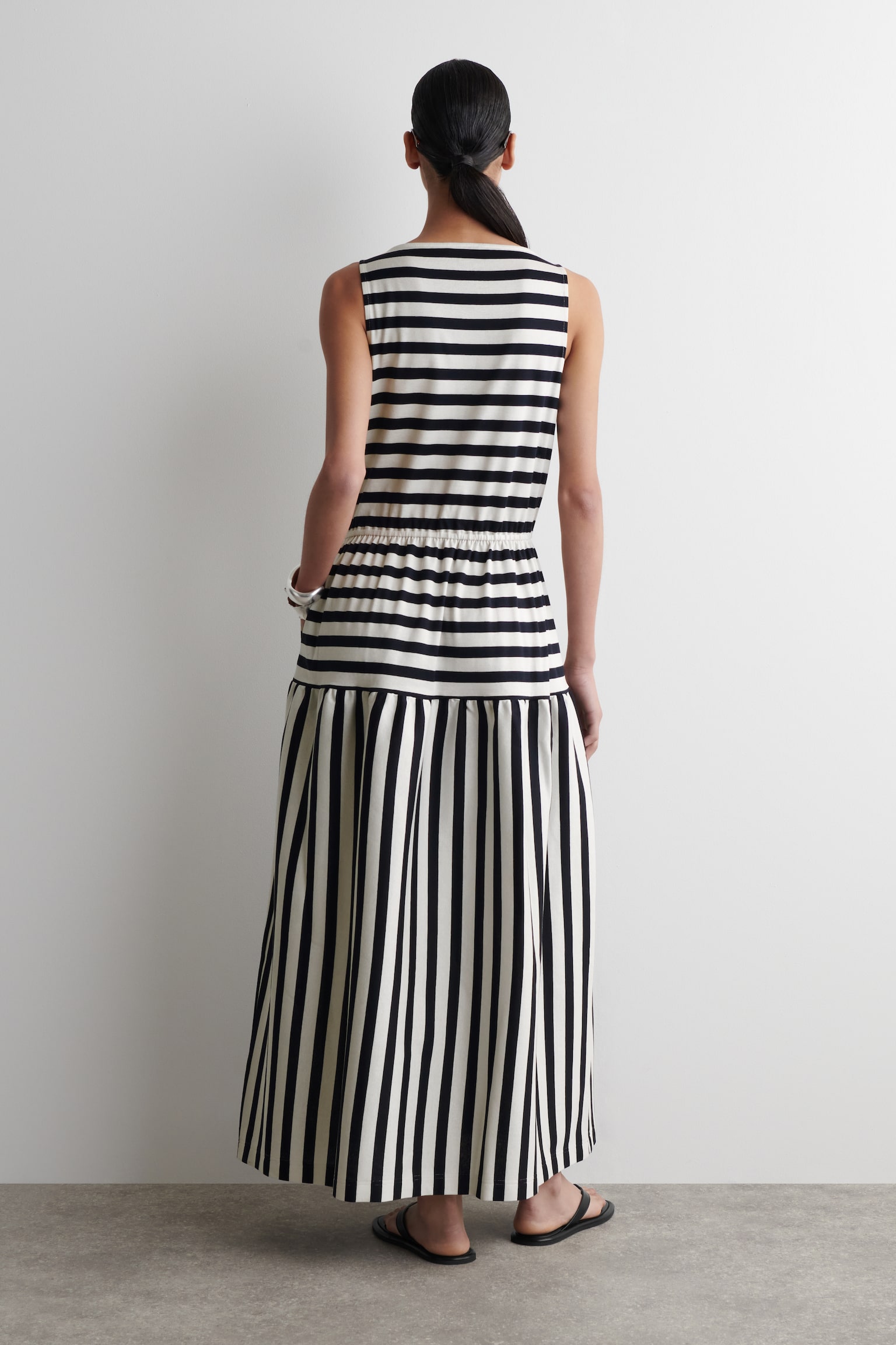 VESTIDO MIDI FRUNCIDO CON CUELLO BARCO - AZUL MARINO/BLANCO/A RAYAS/AZUL MARINO - 3