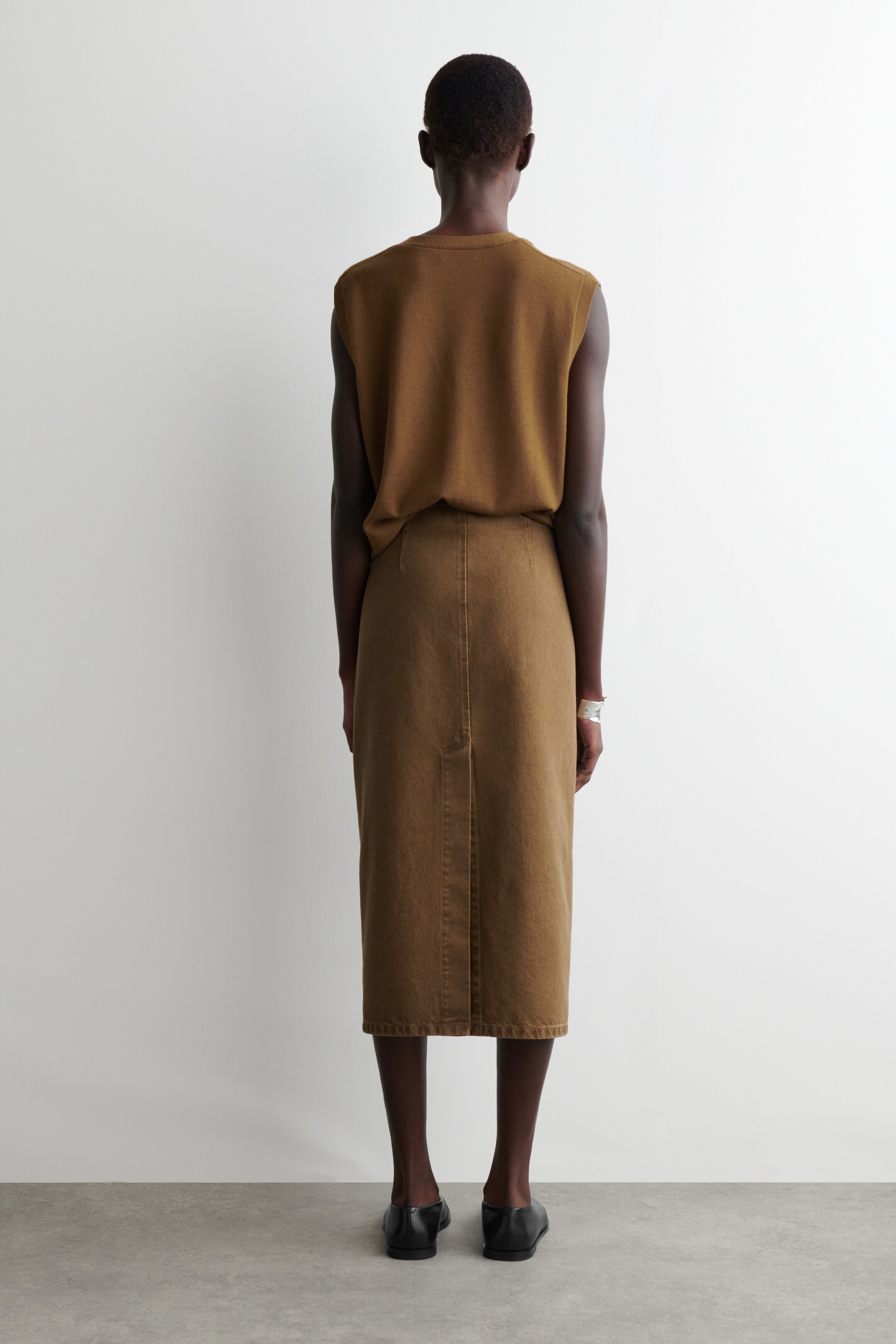 Nagyobb kép megtekintése: EGYENES FARMER MIDI SZOKNYA - BARNA - NŐI | H&M HU 5