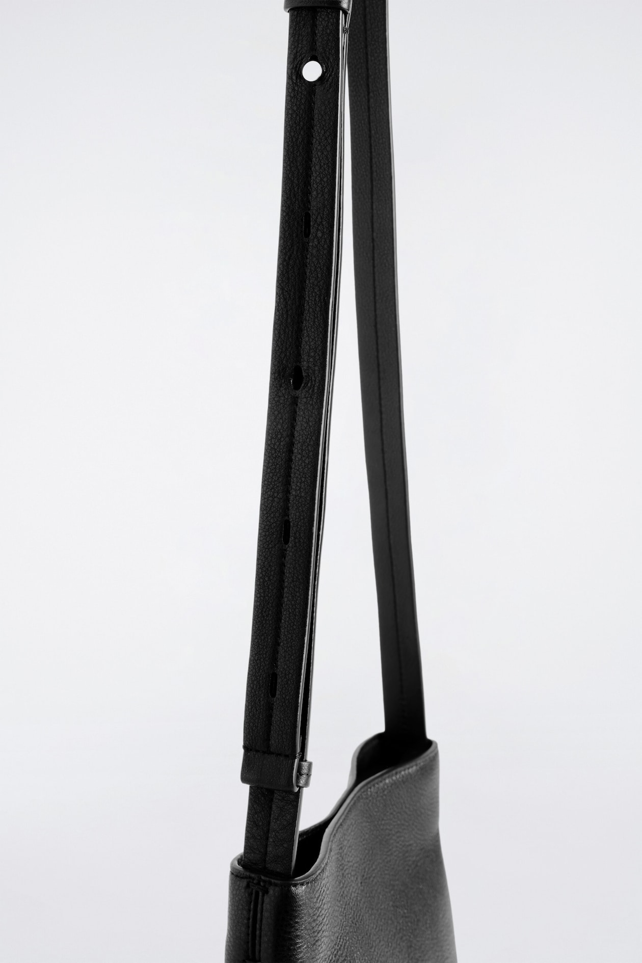 CITY CROSSBODY BAG - GRAINED LEATHER — BLACK