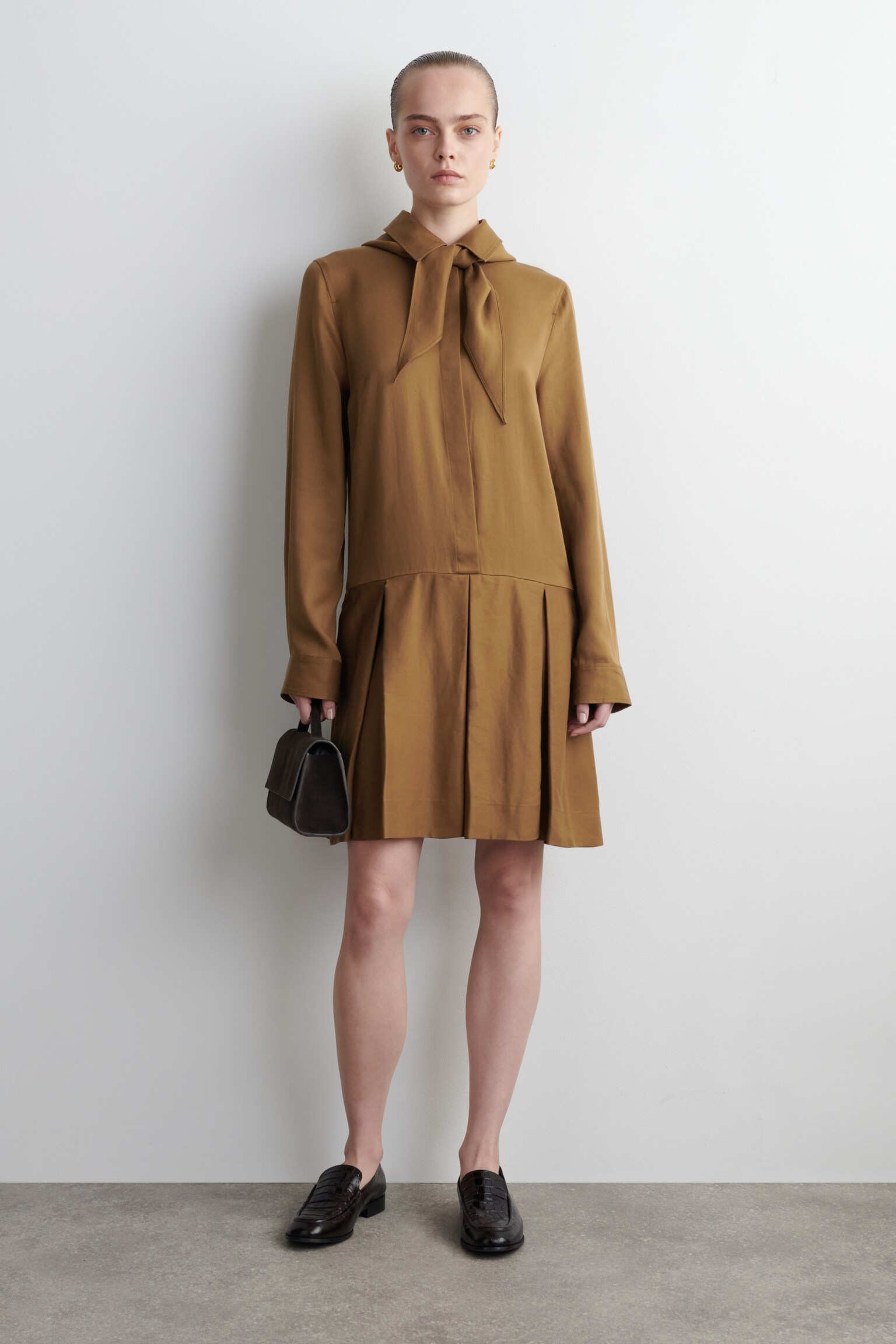 SCARF-DETAIL DROPPED-WAIST MINI DRESS - BROWN/BLACK