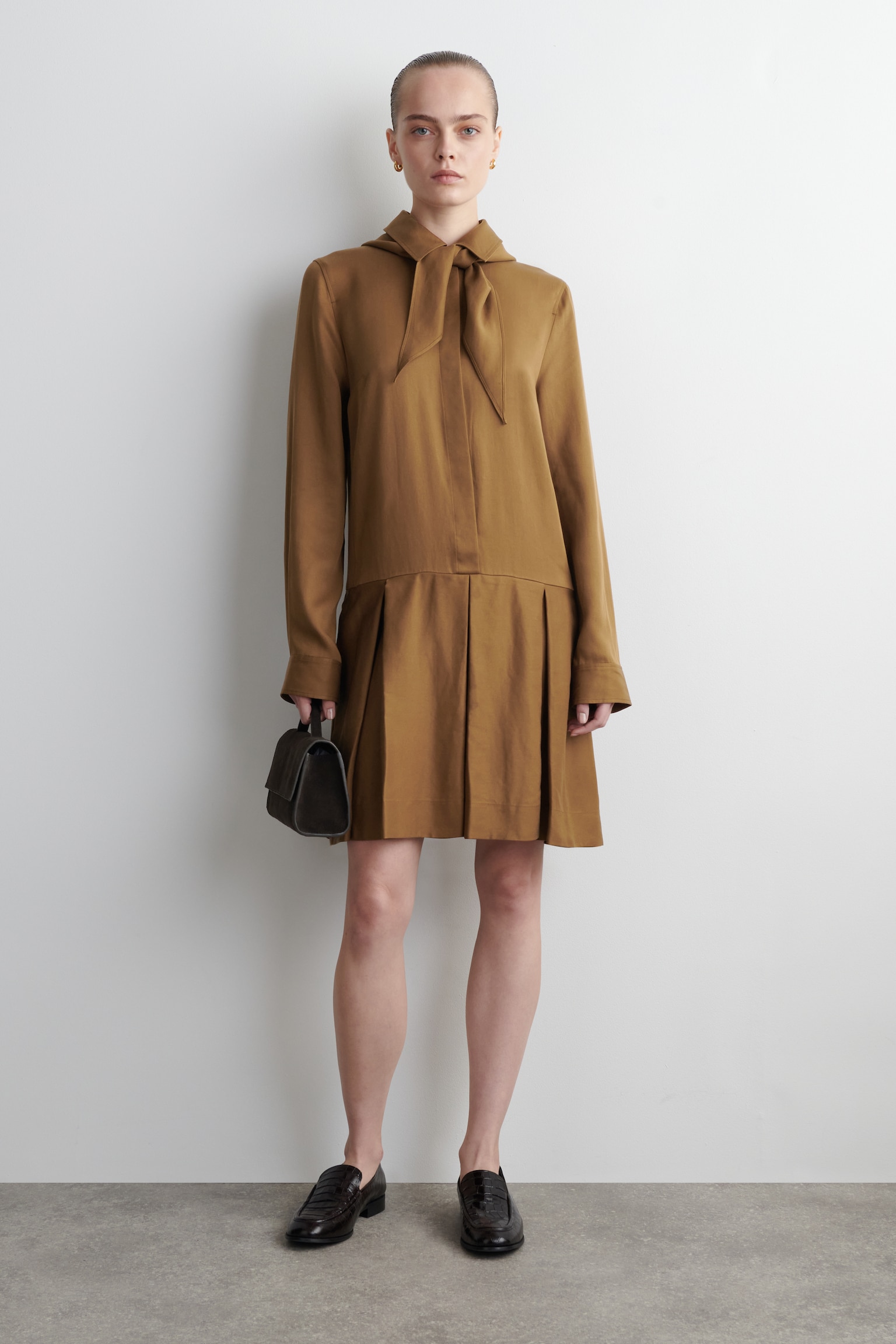 SCARF-DETAIL DROPPED-WAIST MINI DRESS - BROWN/BLACK