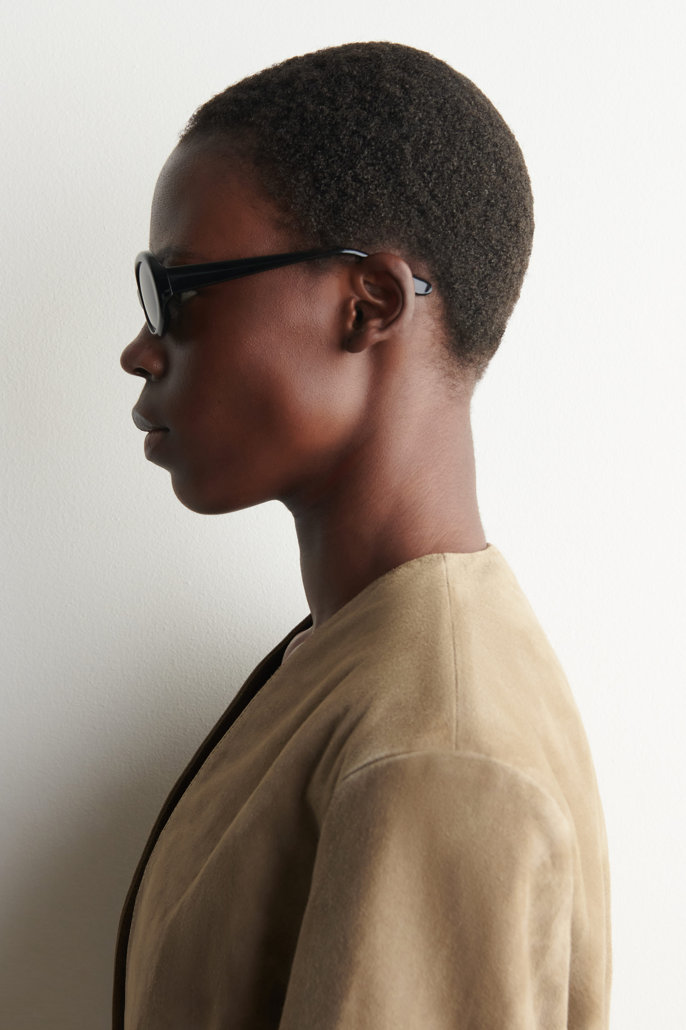 OVAL SUNGLASSES - BLACK | COS US