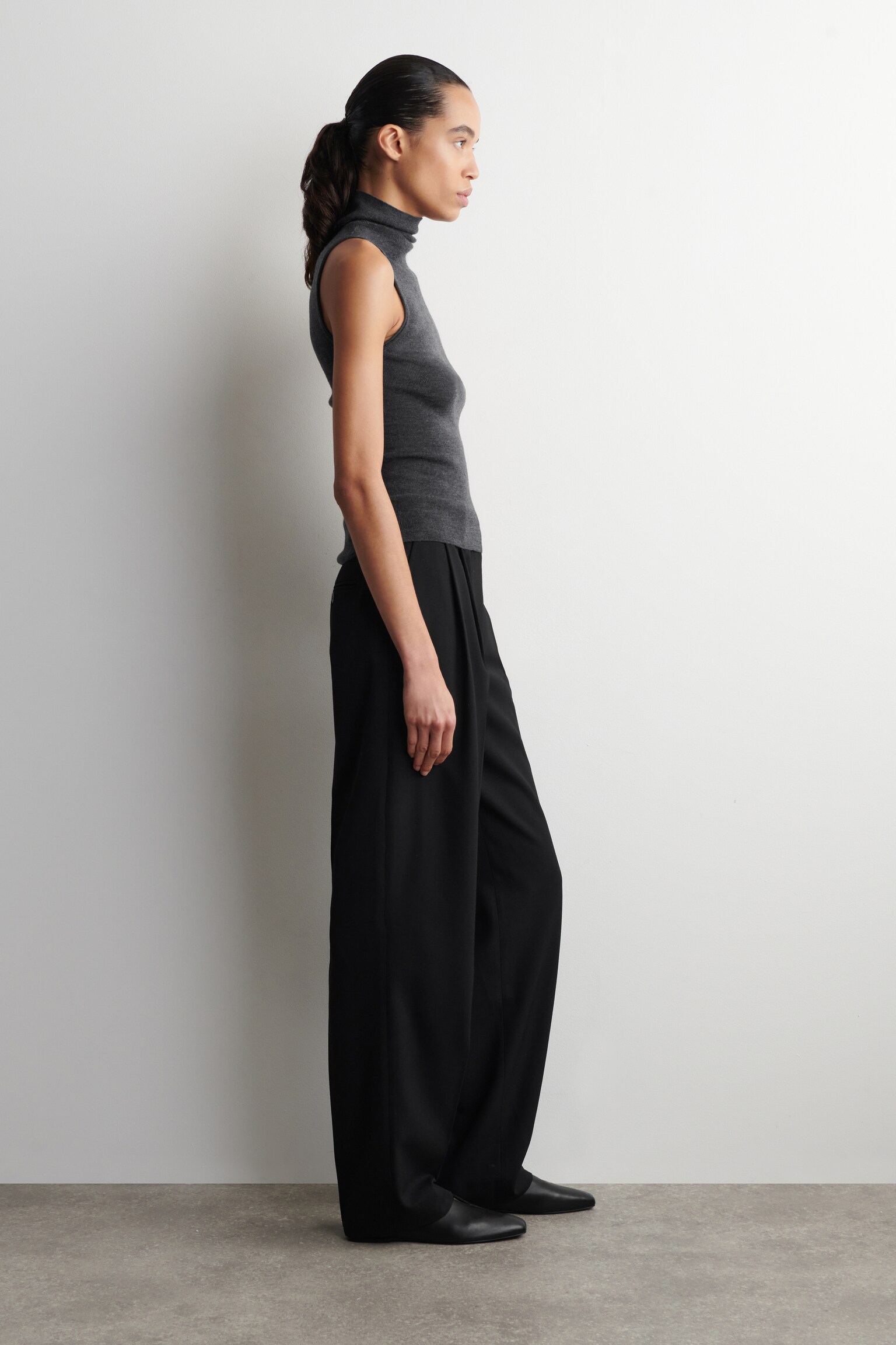 LEATHER MULES - BLACK/BROWN - 6