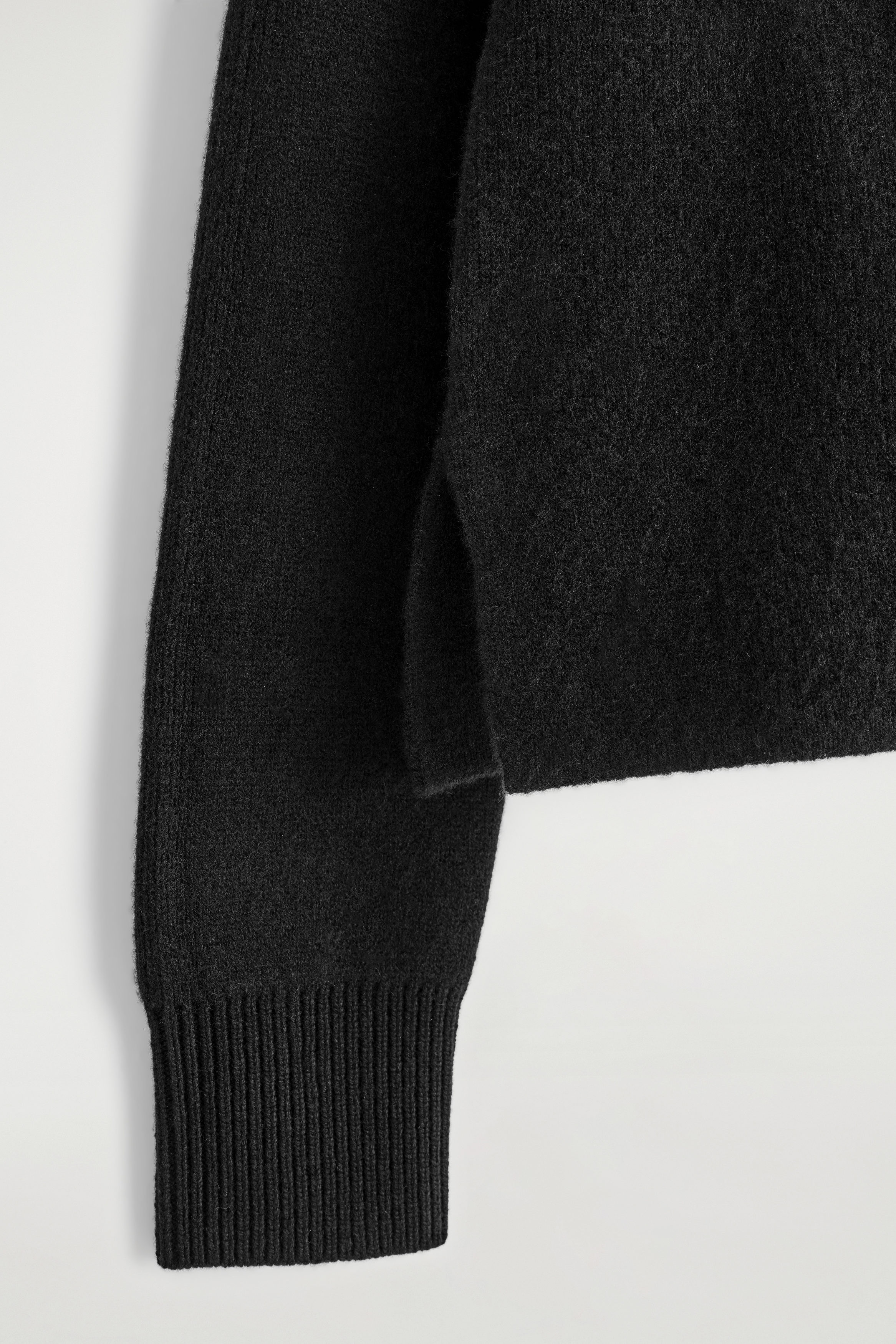 MERINO WOOL CREW-NECK SWEATER - BLACK | COS