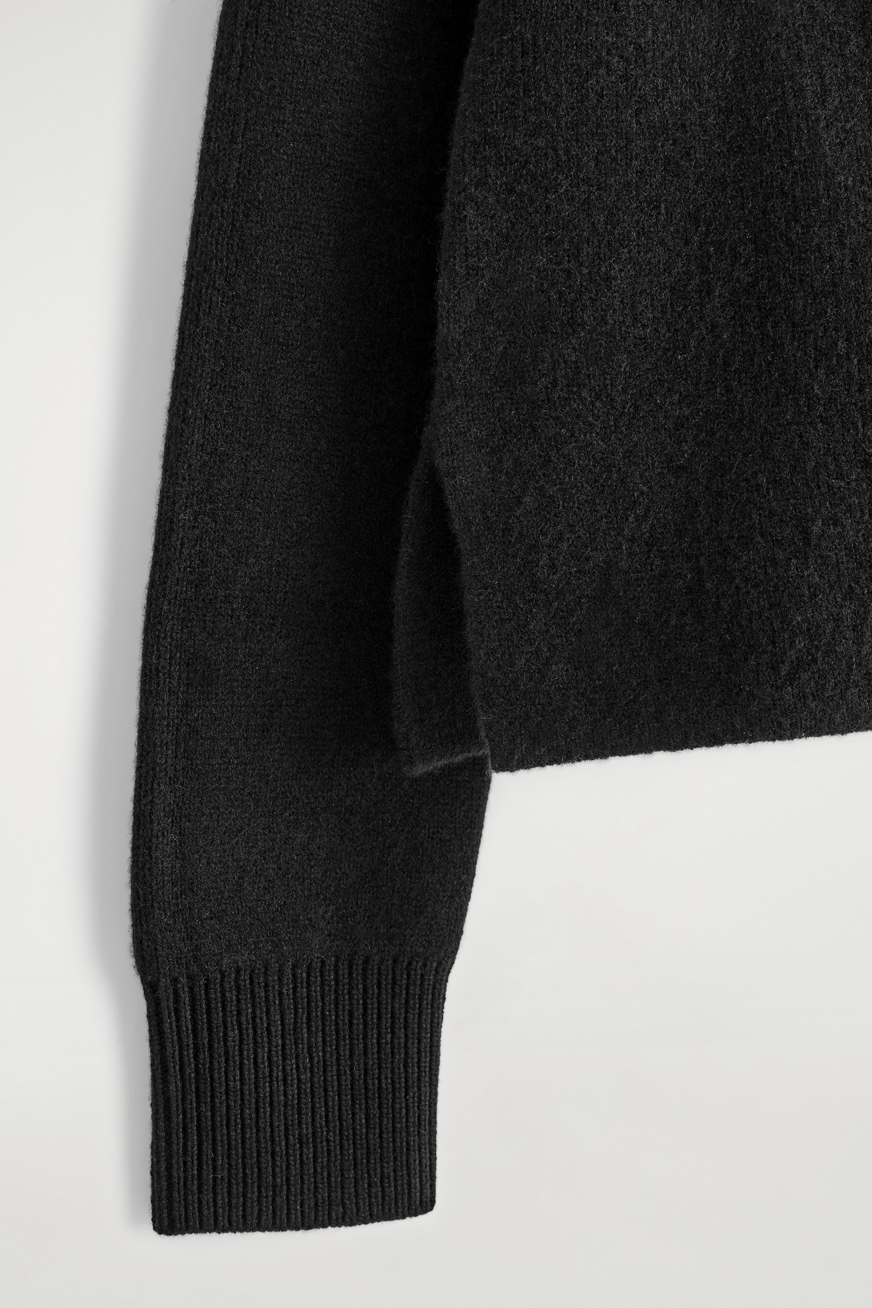 MERINO WOOL CREW-NECK JUMPER — BLACK