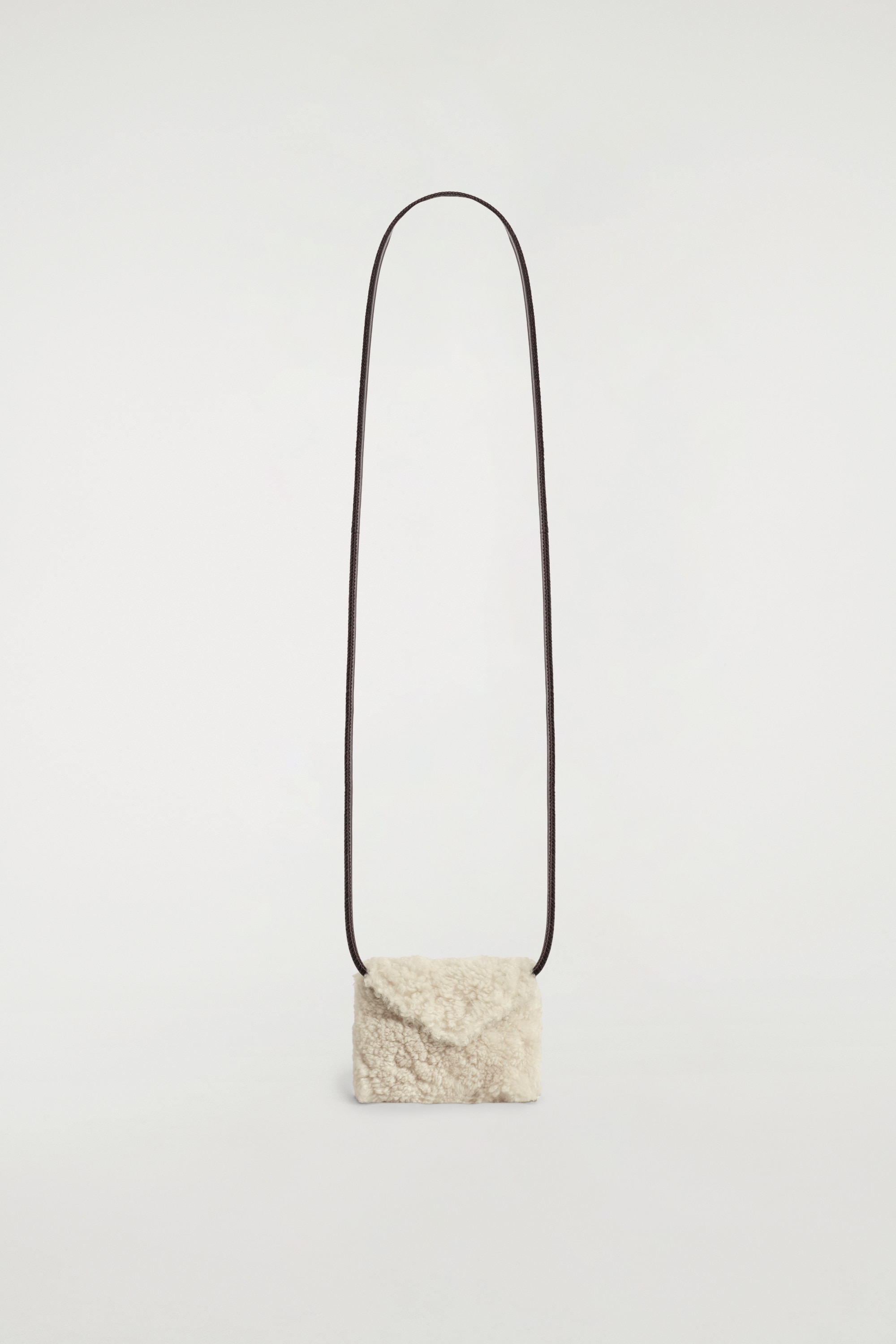 KARTENETUI AUS SHEARLING - ECRU