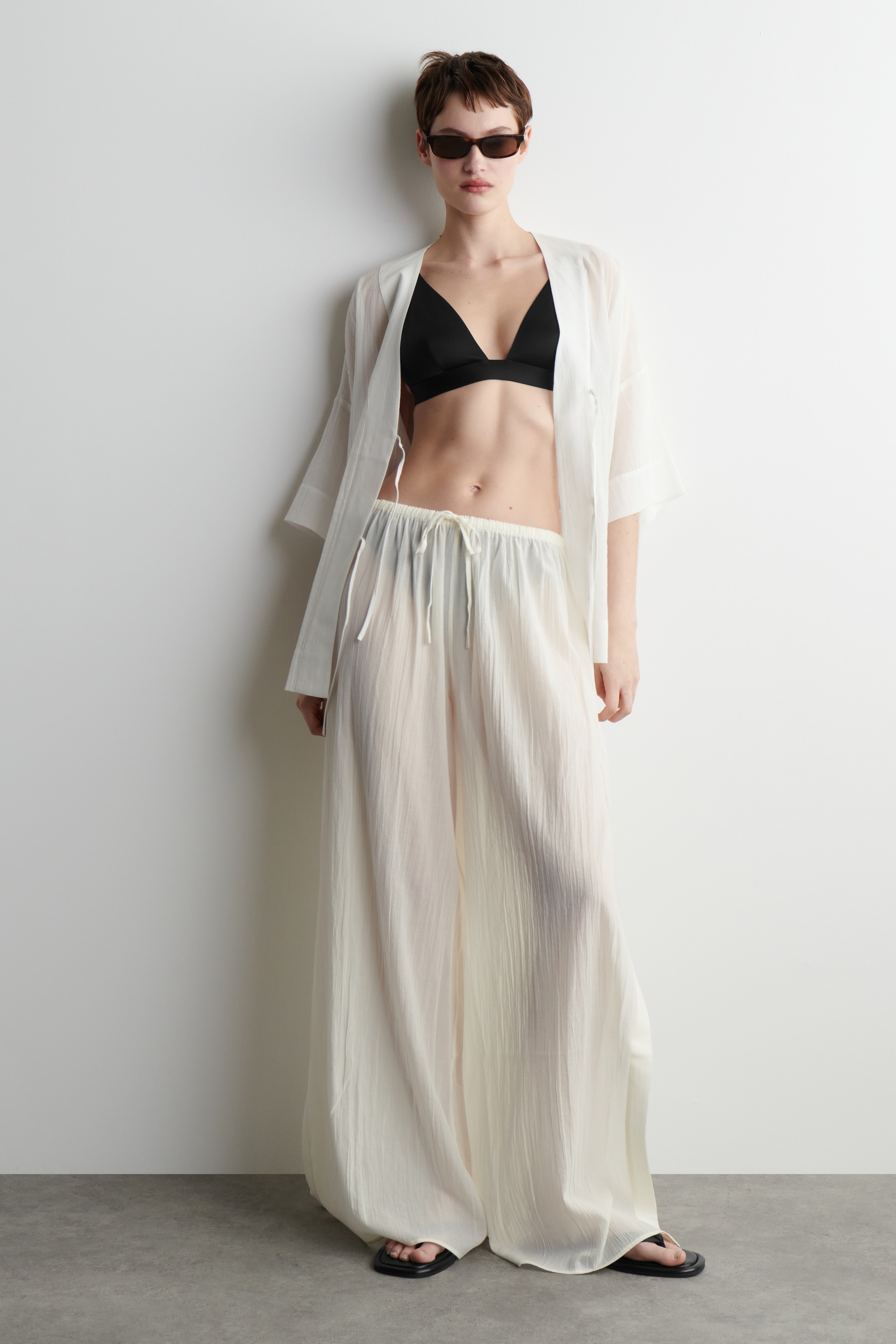 Agrandir l'image: PANTALON DE PLAGE EN COTON FROISSÉ - BLANC - FEMME | H&M FR 1