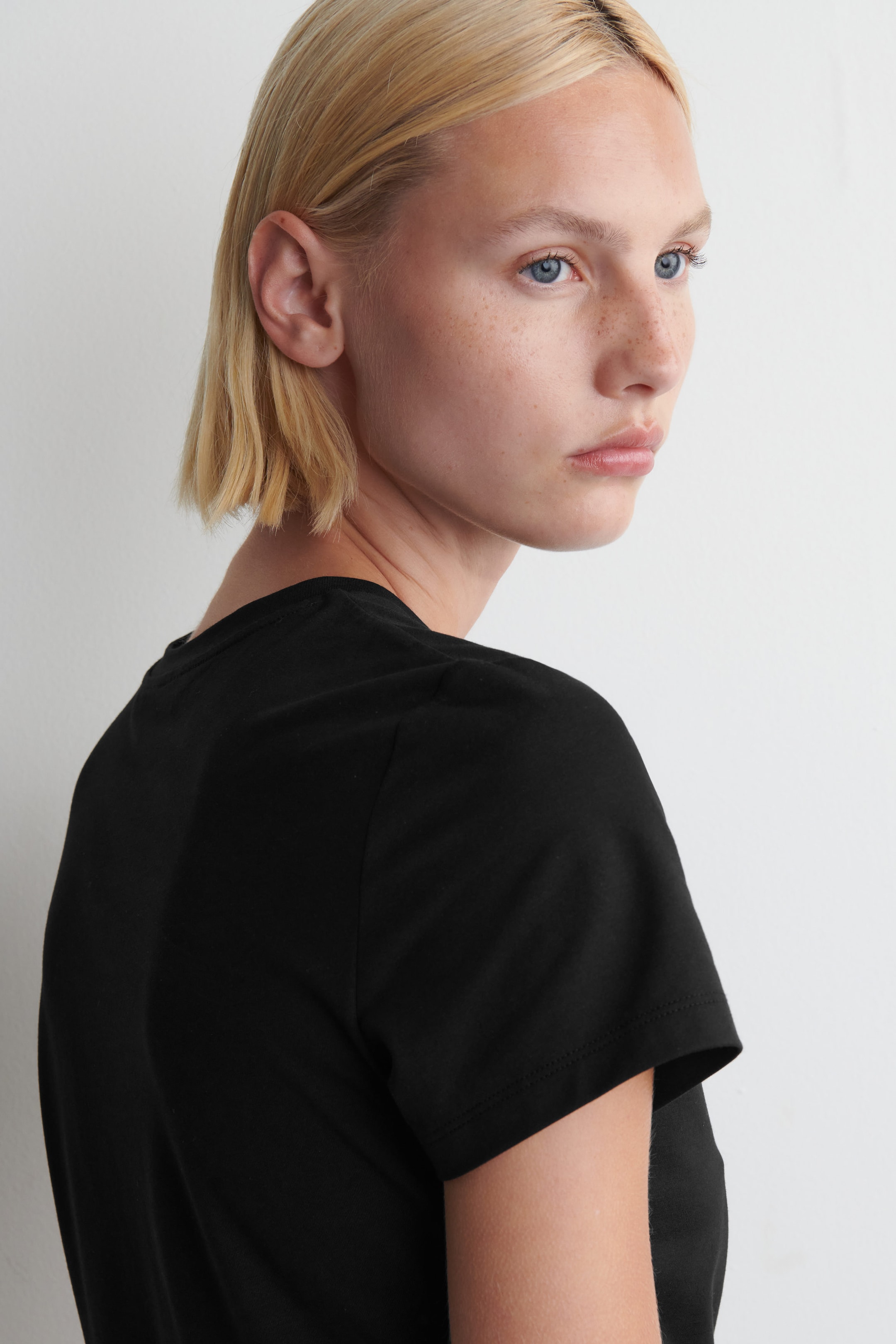 SHRUNKEN T-SHIRT