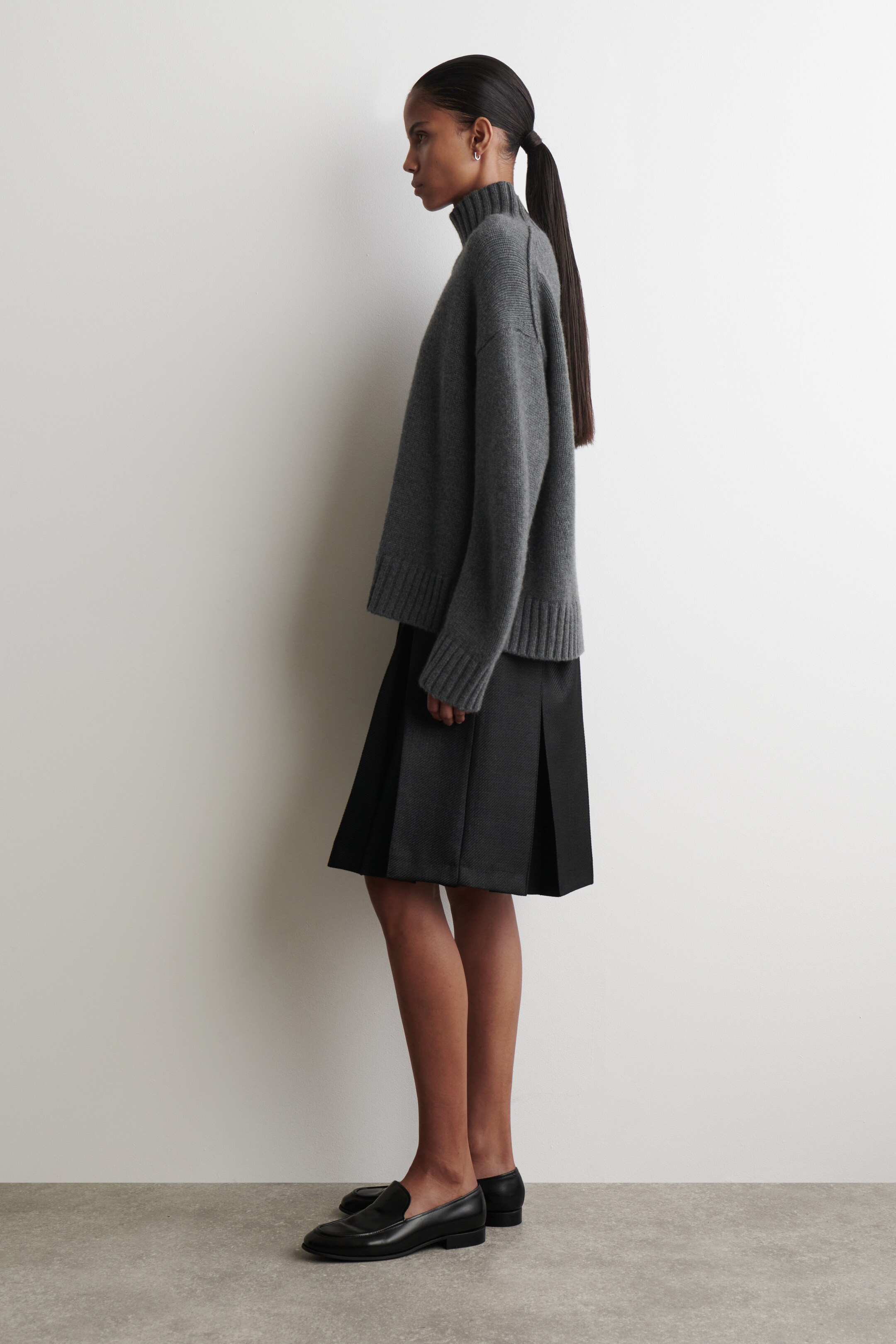 Ingrandisci l'immagine: PLEATED WOOL-BLEND SKIRT - BLACK - DONNA | H&M CH 4