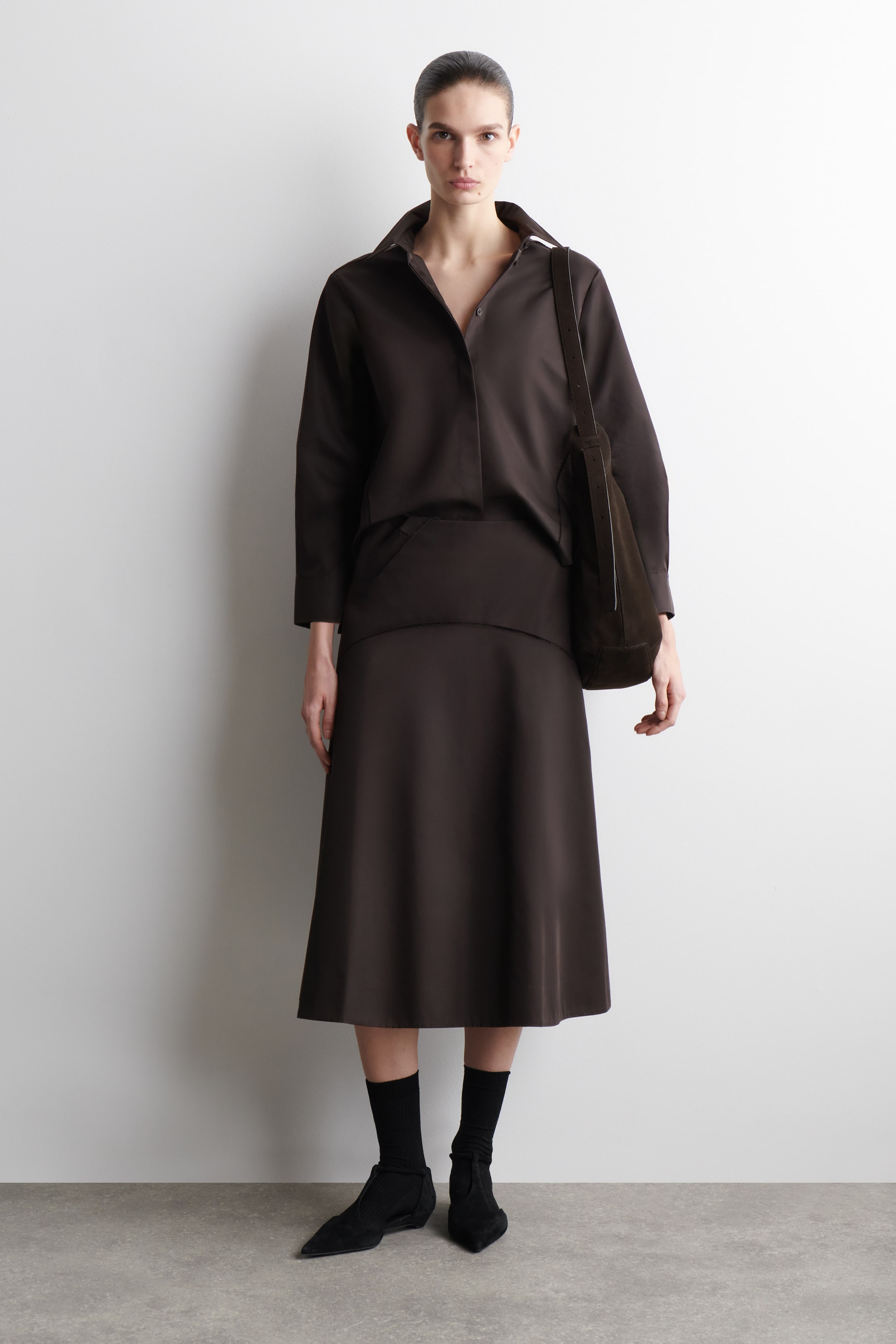 הצגת תמונה גדולה יותר: EMBROIDERED COTTON MIDI SKIRT - חום כהה - Ladies | H&M IL 1