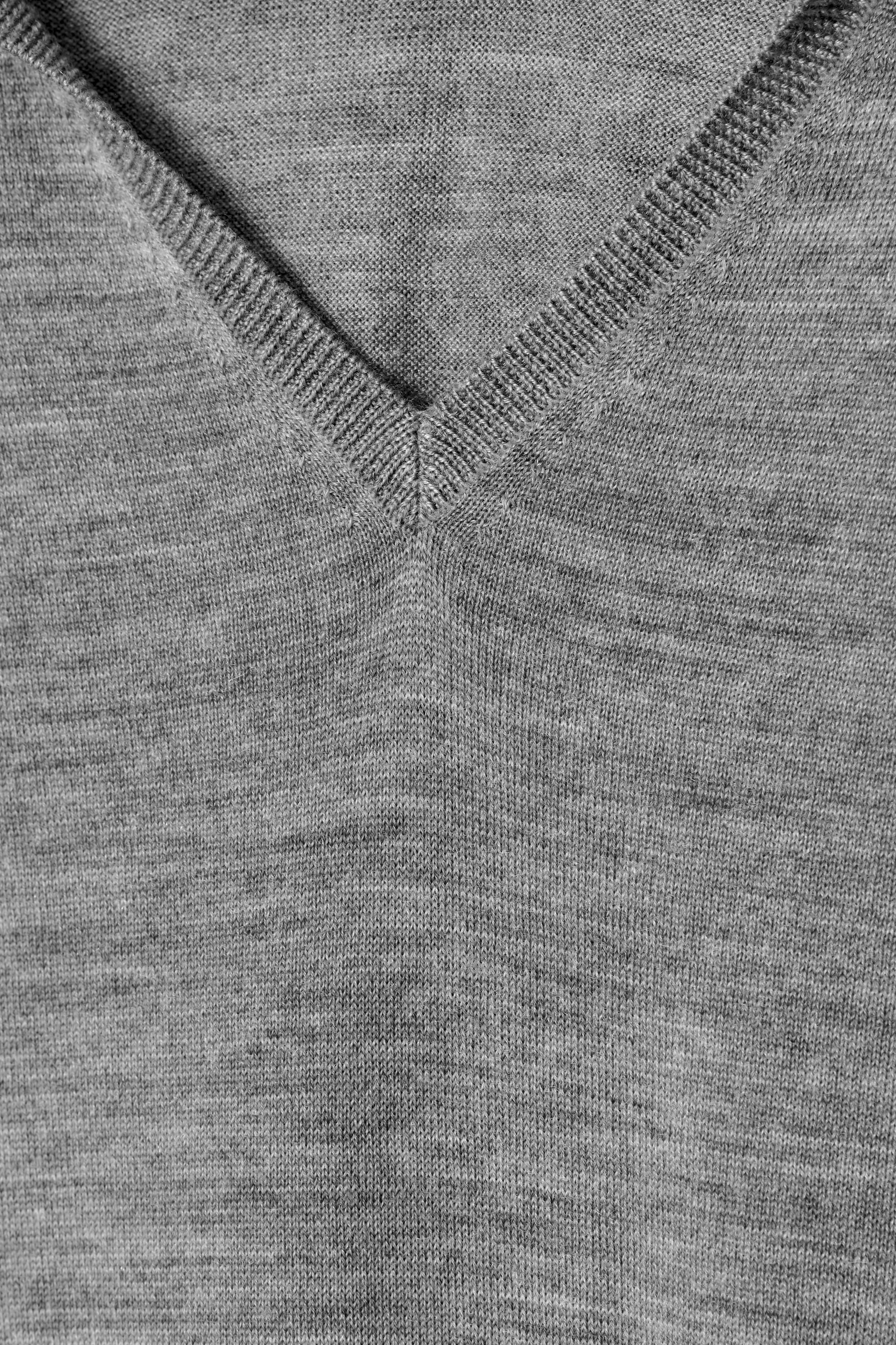 Visualizza immagine più grande: FELPA CON CAPPUCCIO SENZA MANICHE IN LANA MERINO - GRIGIO MÉLANGE - DONNA | H&M IT 9