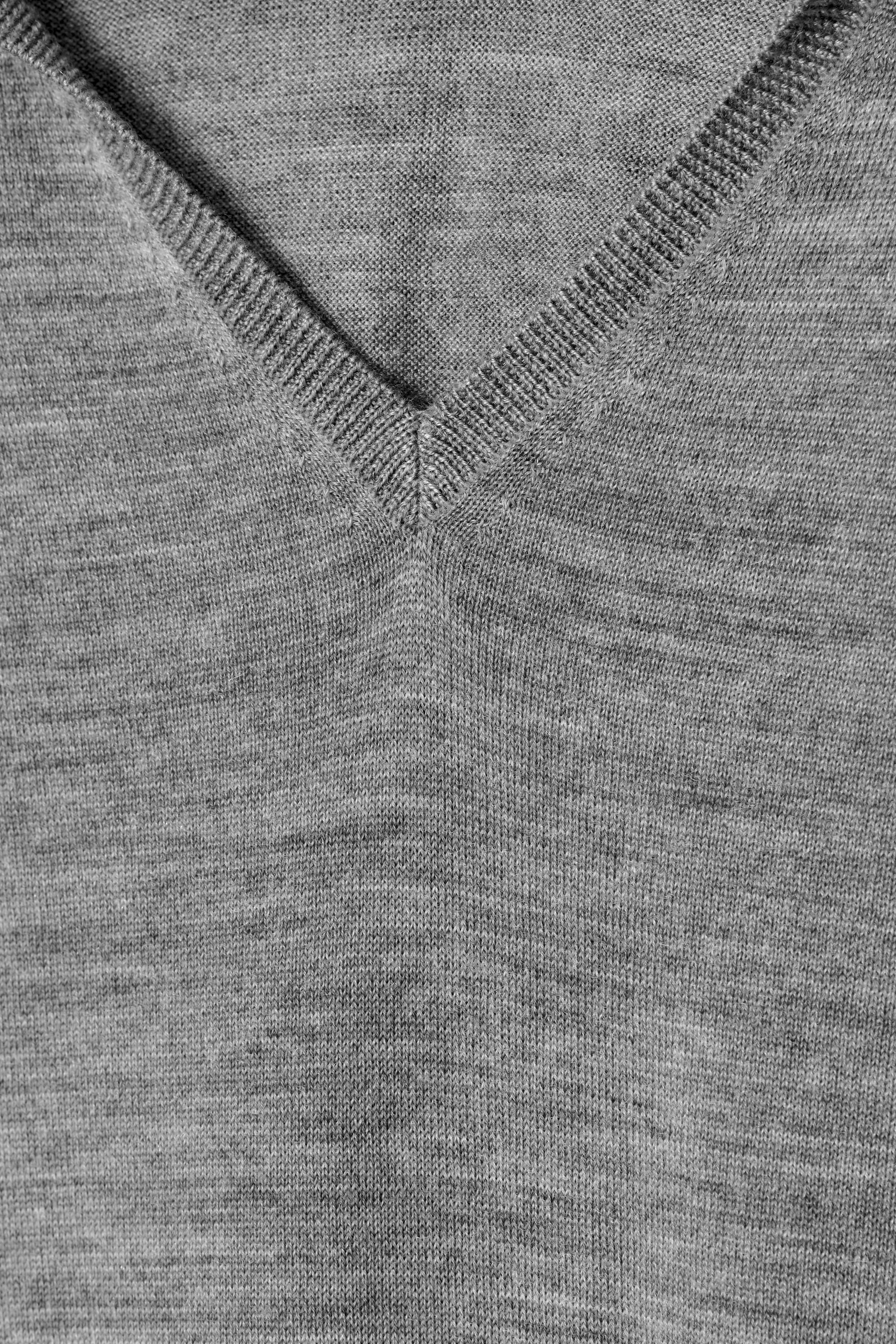MERINO WOOL SLEEVELESS HOODIE
