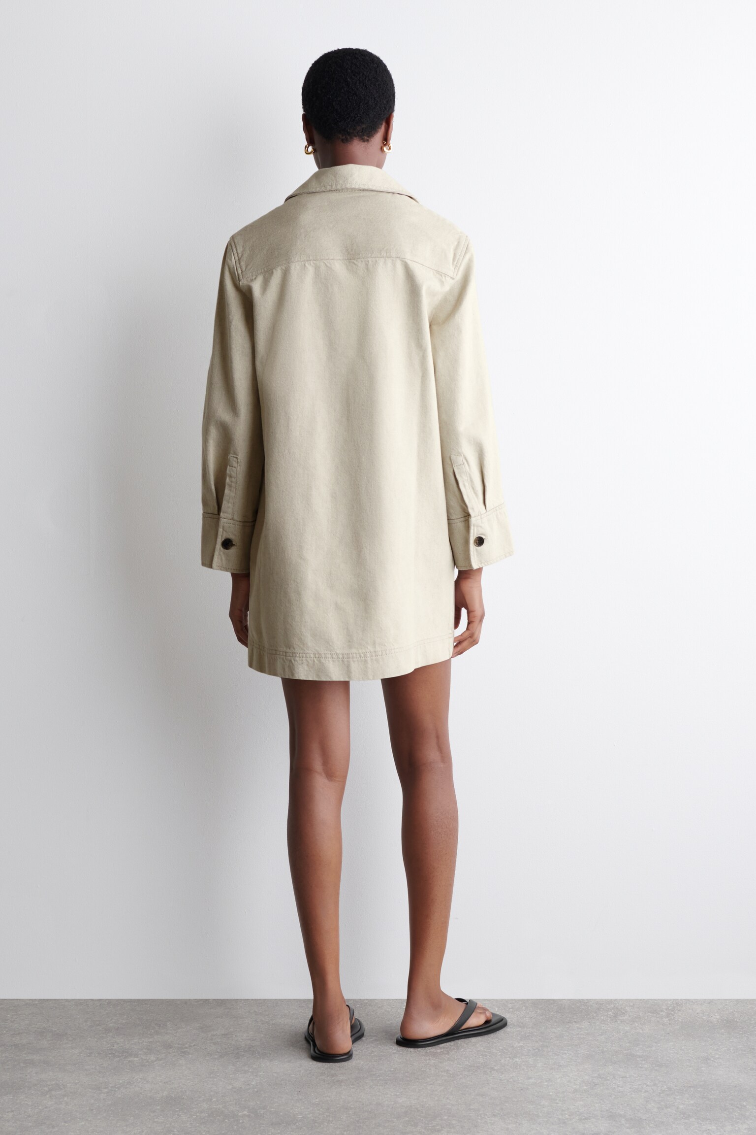 VESTIDO CAMISERO VAQUERO CON CUELLO ABIERTO - BEIGE - 5