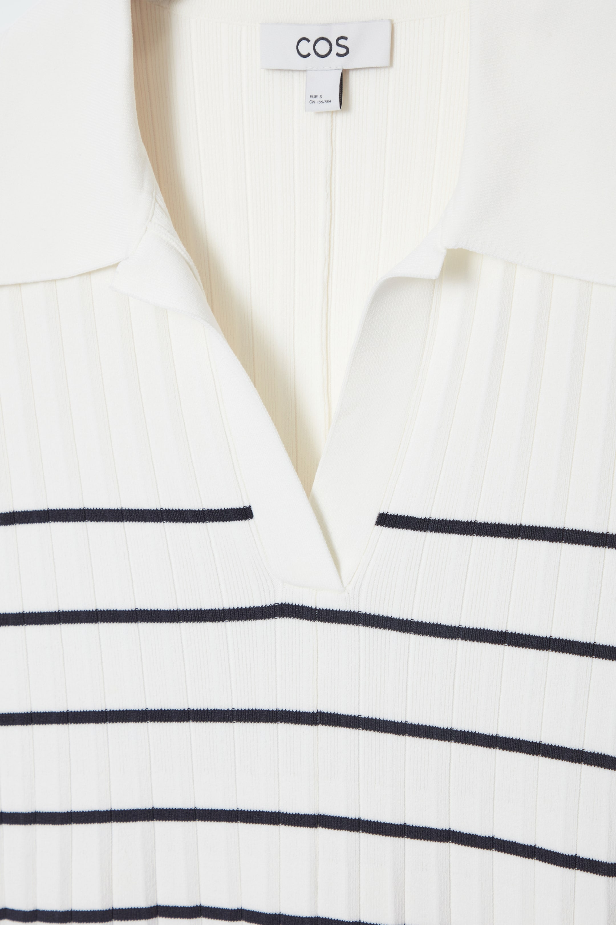 Agrandir l'image: ROBE POLO COURTE EN MAILLE RAYÉE - IVOIRE / RAYURES - FEMME | H&M CH 2