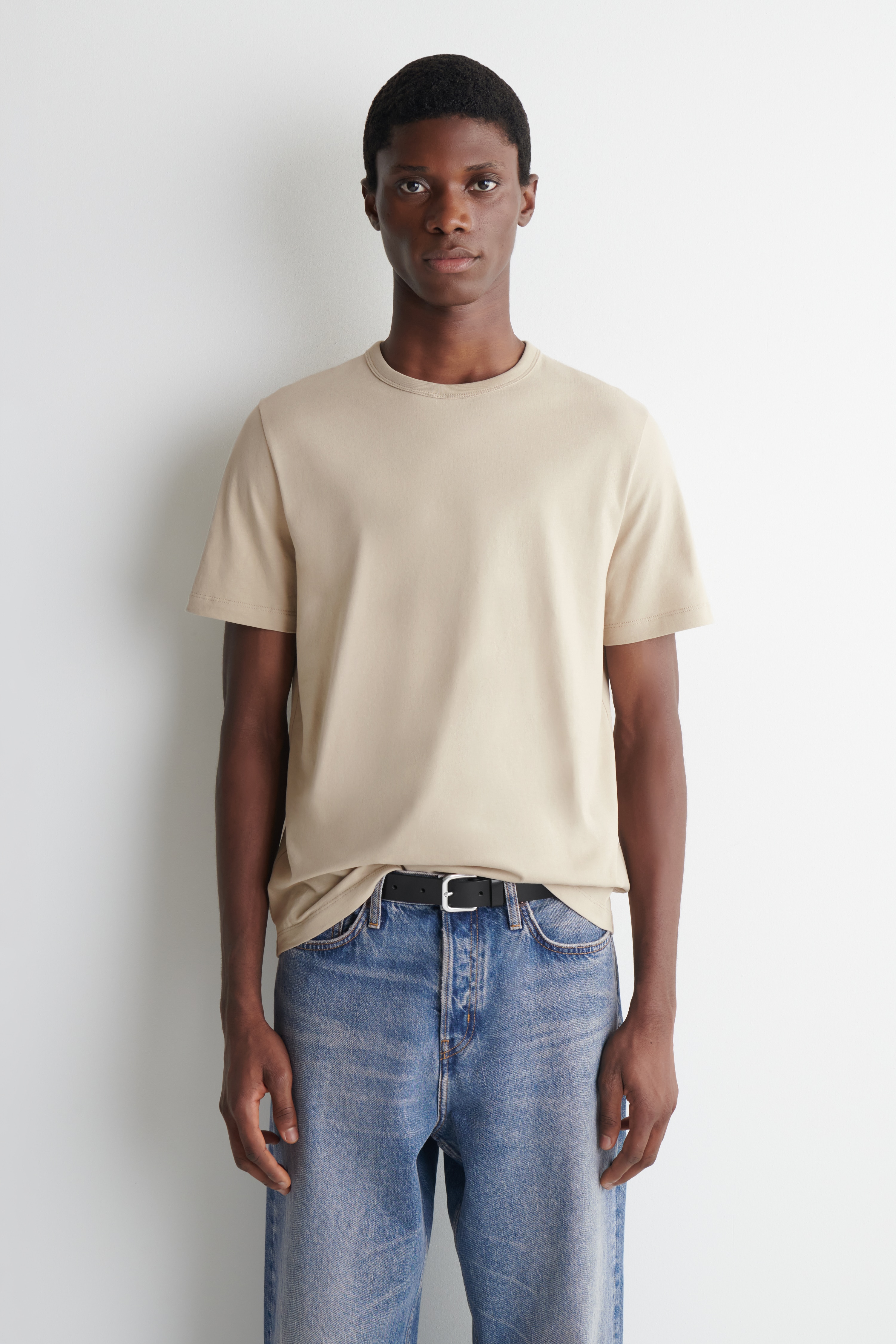 T-SHIRT I BORSTAD BOMULL - BEIGE/MÖRKBLÅ/VIT/BRUN/SVART