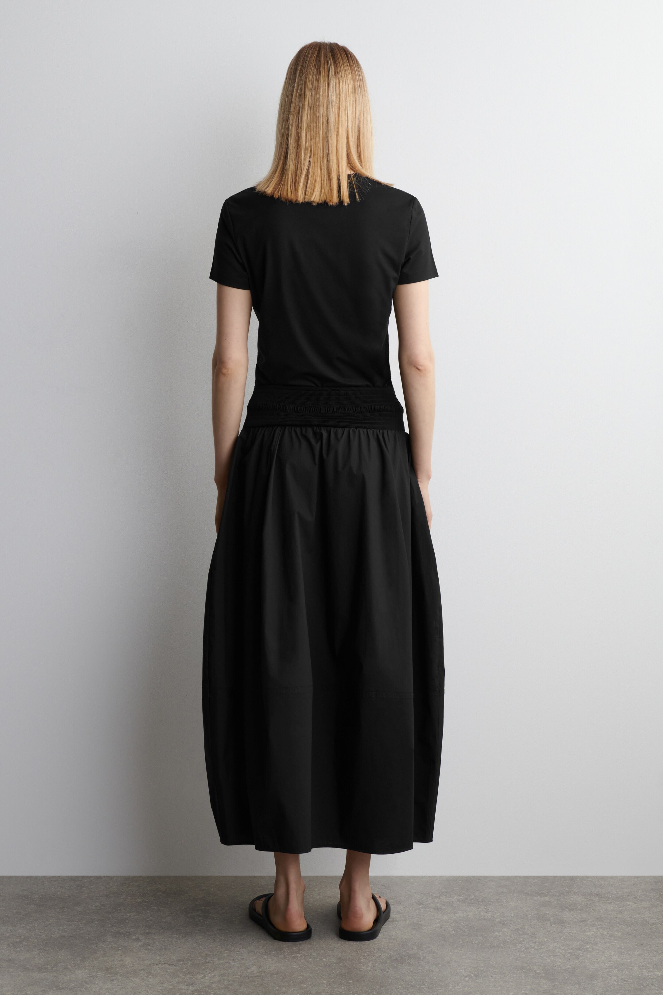 Zobrazit větší obrázek: Midi sukně s nabíranými panely - ČERNÁ - ŽENY | H&M CZ 4