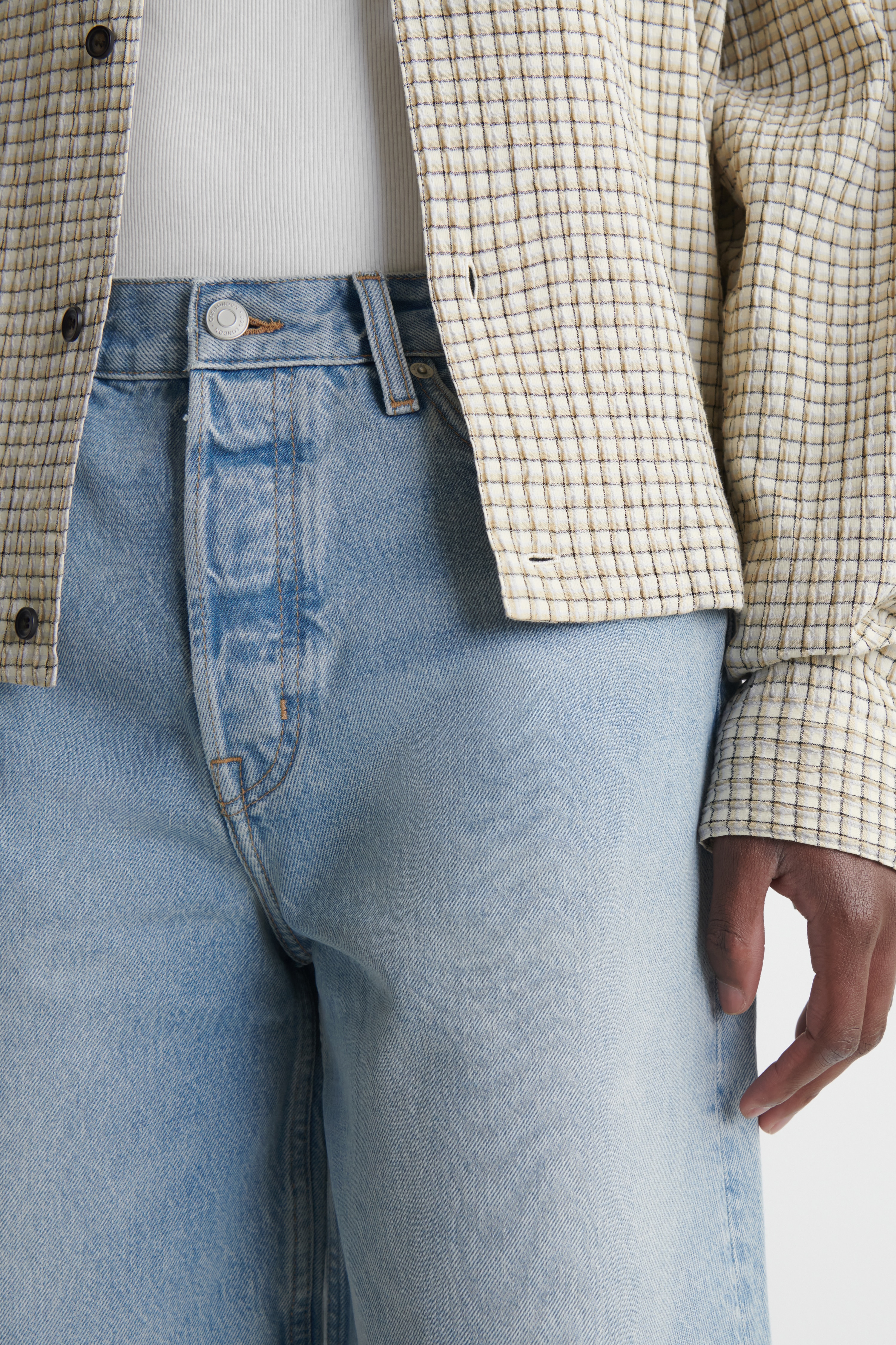 KNEE-LENGTH DENIM SHORTS