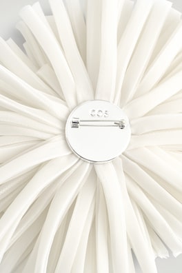 FLORAL ROSETTE BROOCH — IVORY 1