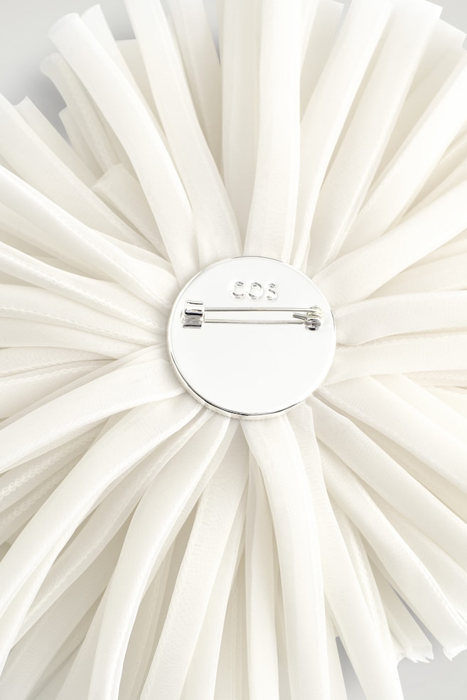 FLORAL ROSETTE BROOCH — IVORY