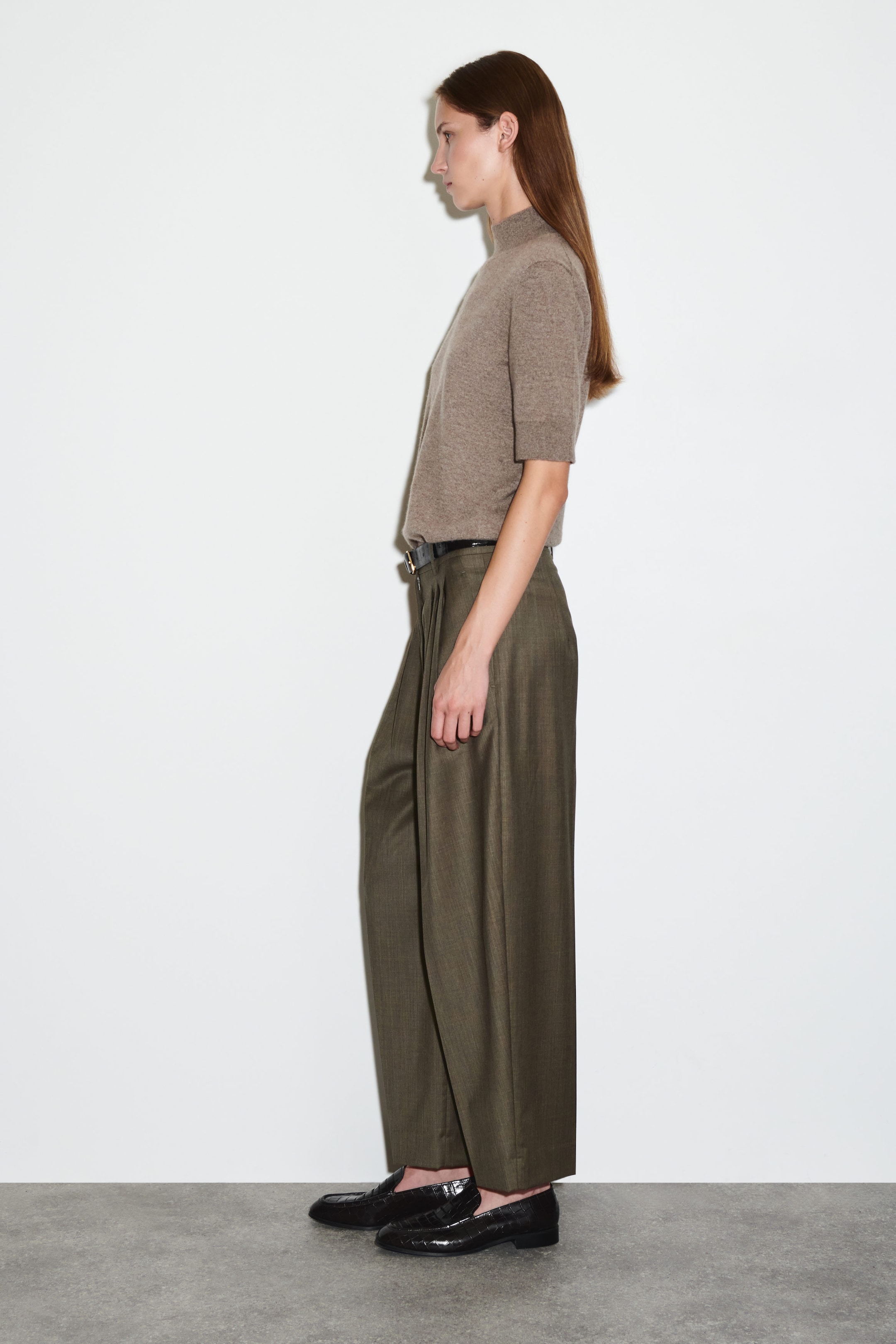 PLEATED BARREL-LEG WOOL TROUSERS