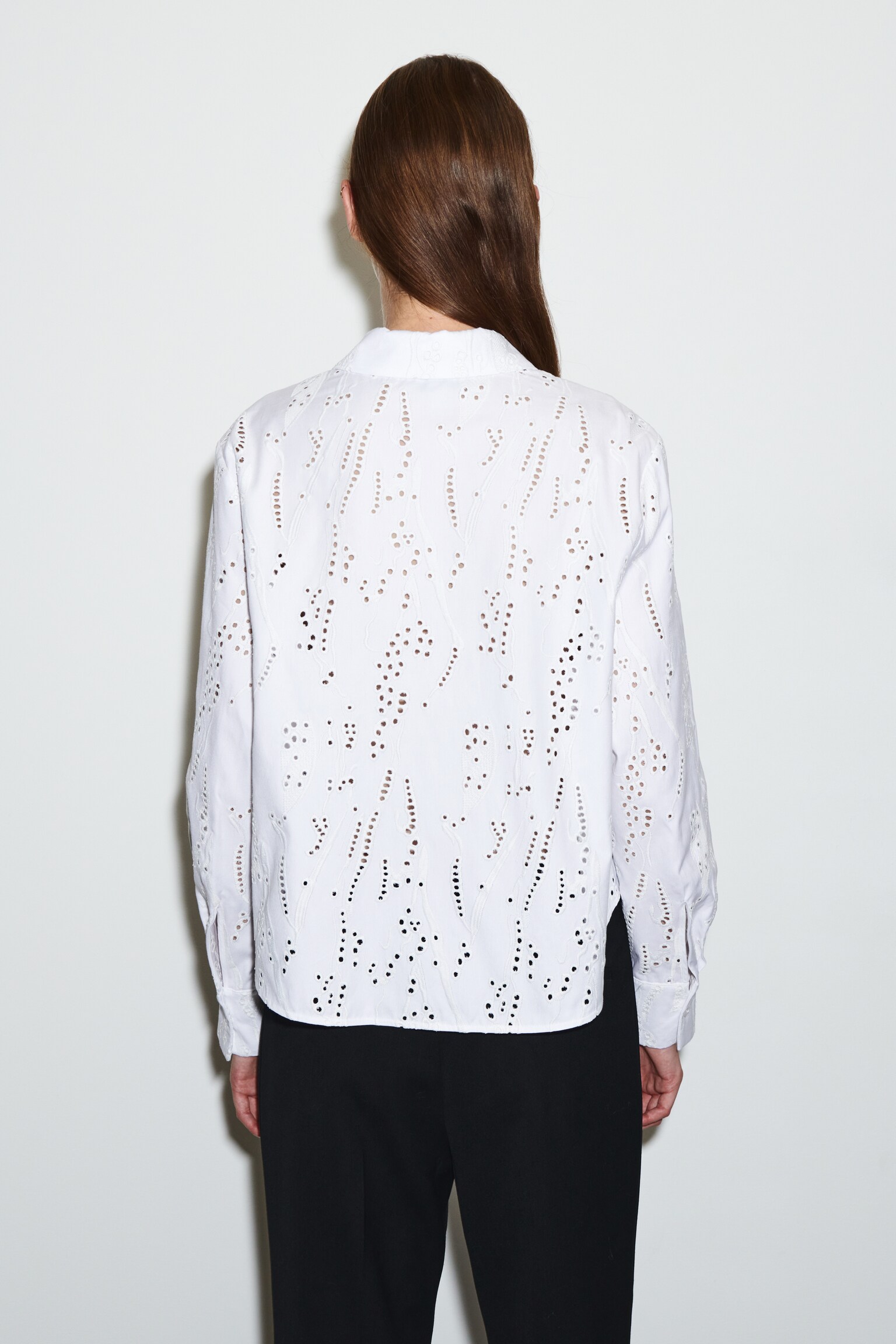 CROPPED BRODERIE ANGLAISE SHIRT - BLANC - 7
