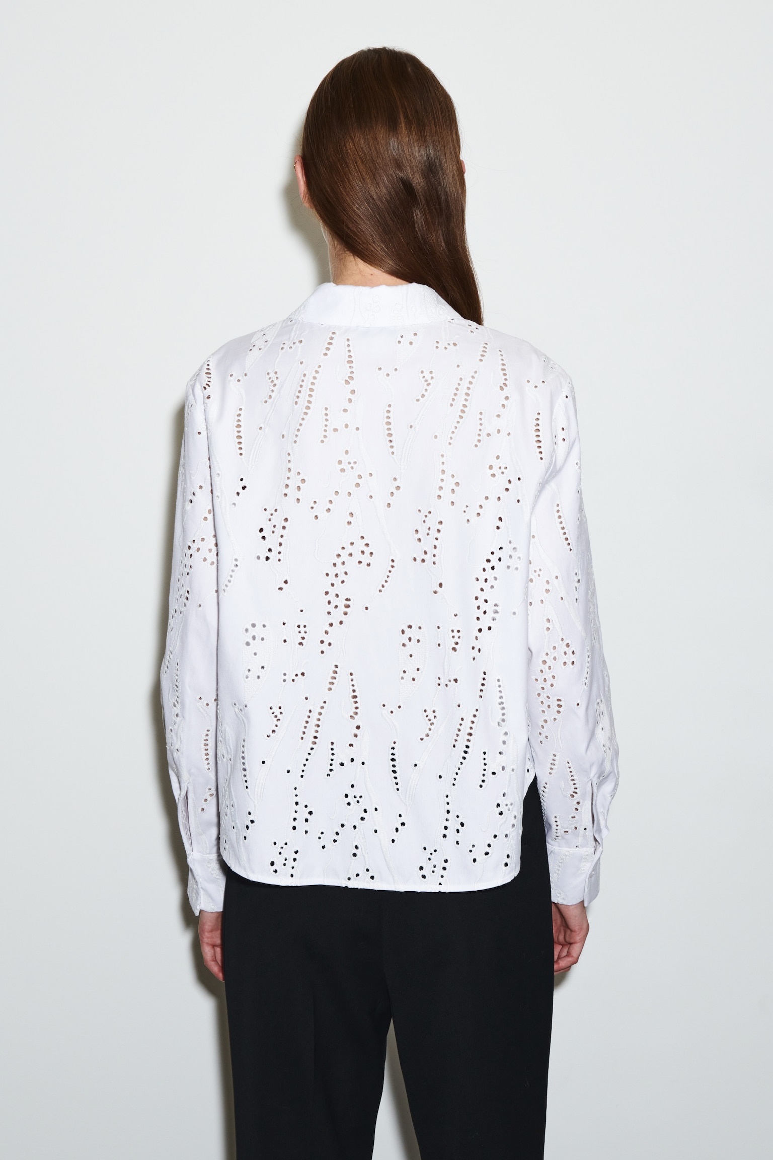 CAMICIA CROPPED CON RICAMI IN SANGALLO - BIANCO - 3