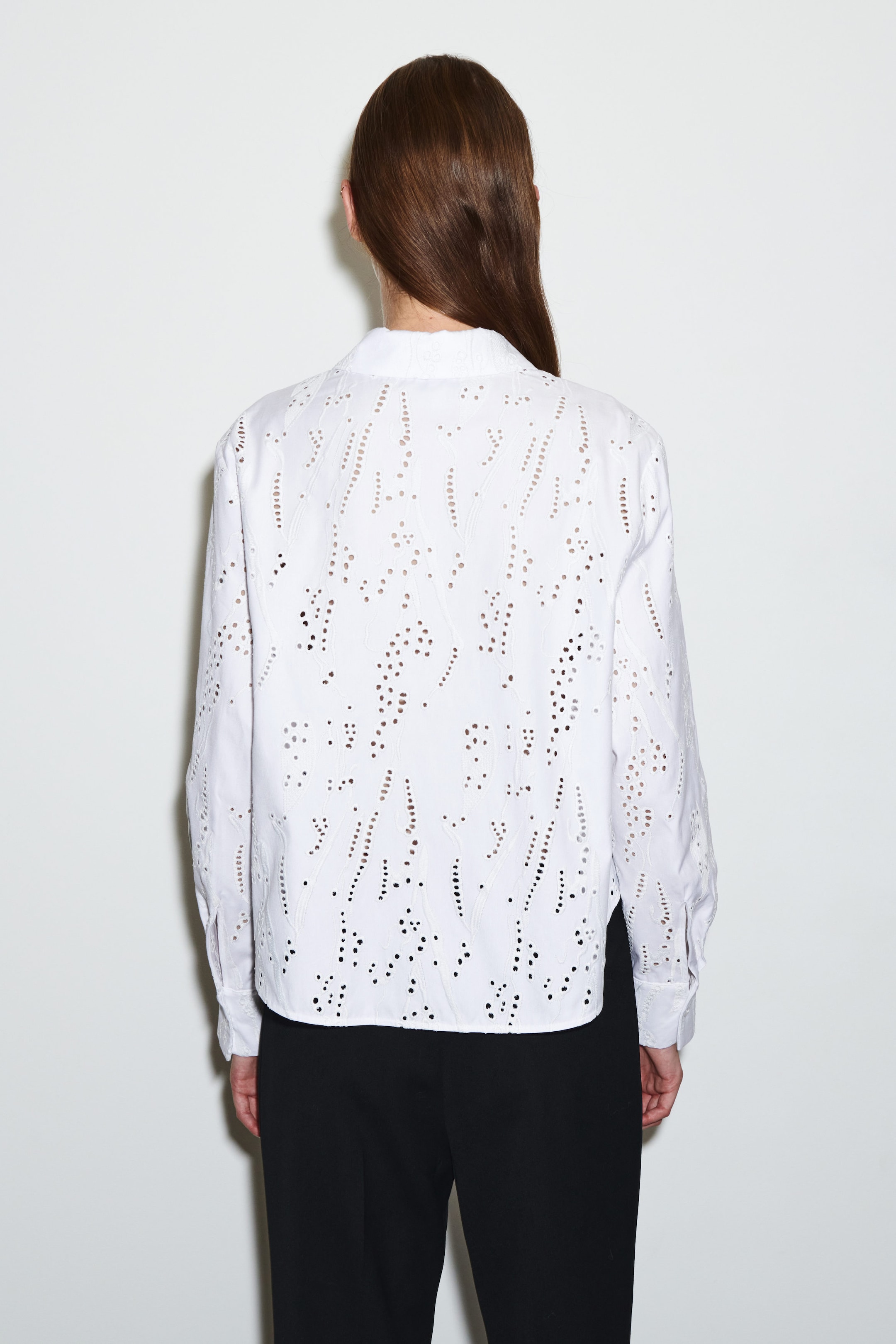 CROPPEDBRODERIEANGLAISESHIRT