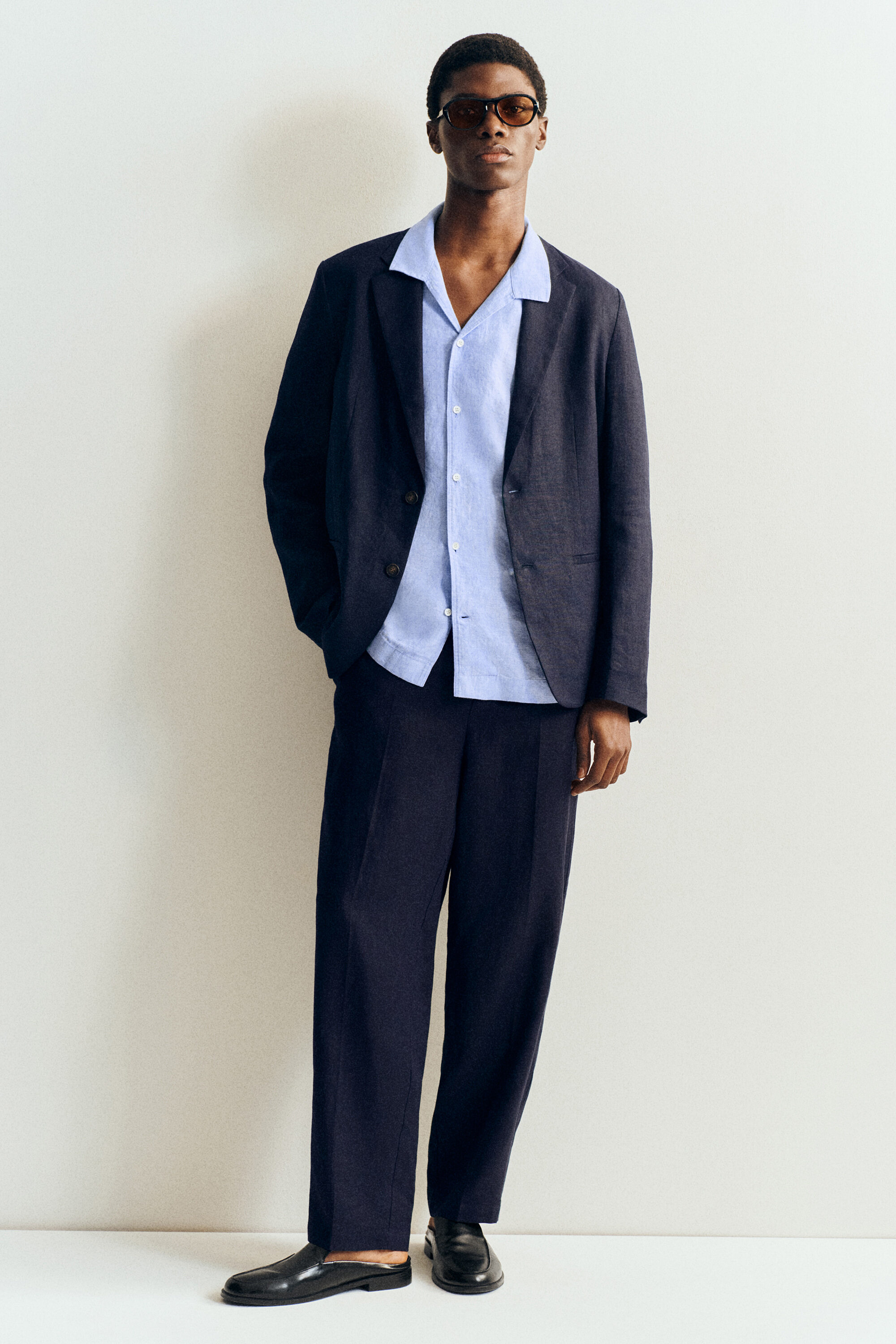 トップス CAMP-COLLAR SHORT-SLEEVED LINEN SHIRT CAMP-COLLAR SHORT-SLEEVED LINEN SHIRT - DUSTY BLUE | COS NO