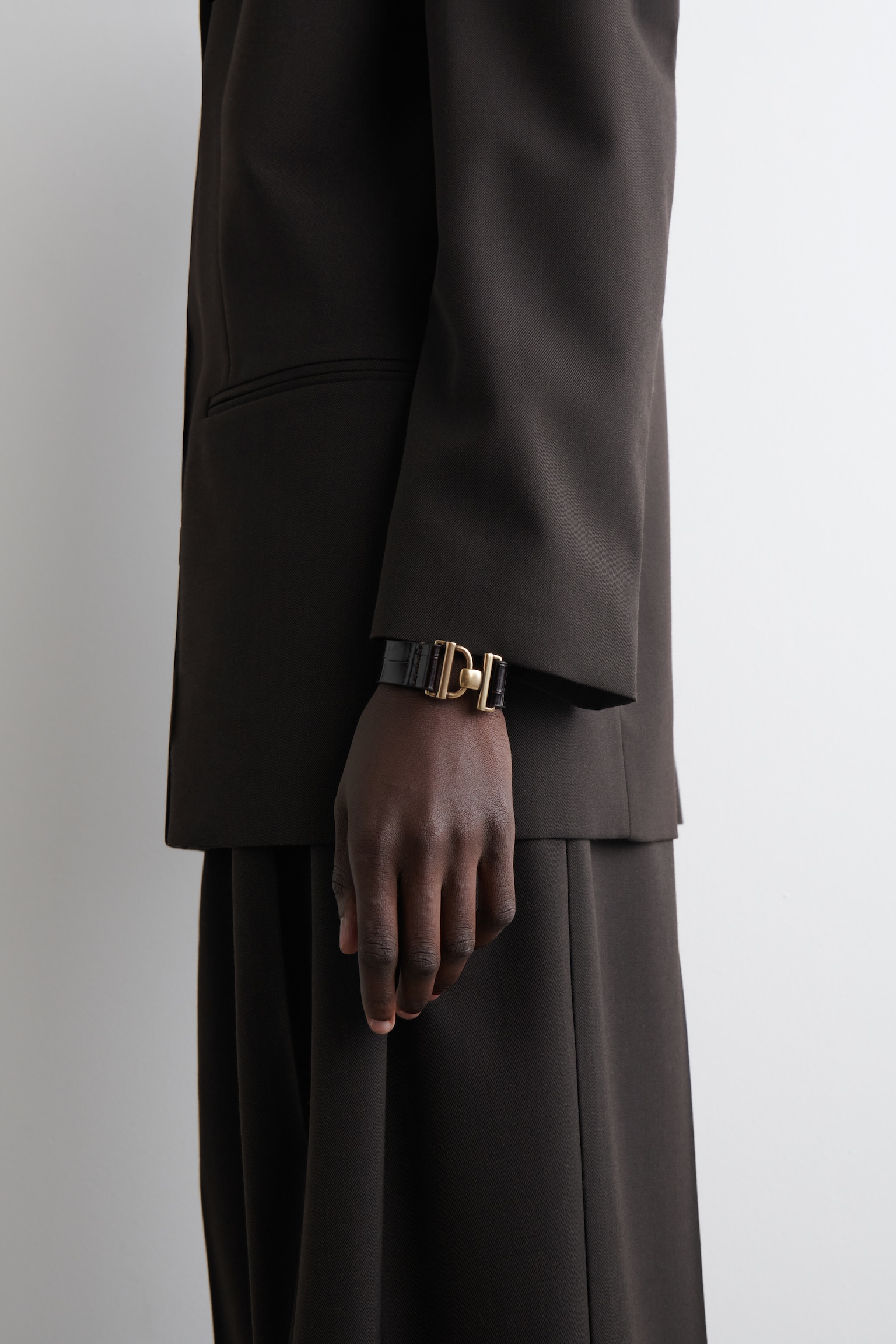 CROC-EFFECT LEATHER BRACELET - BROWN