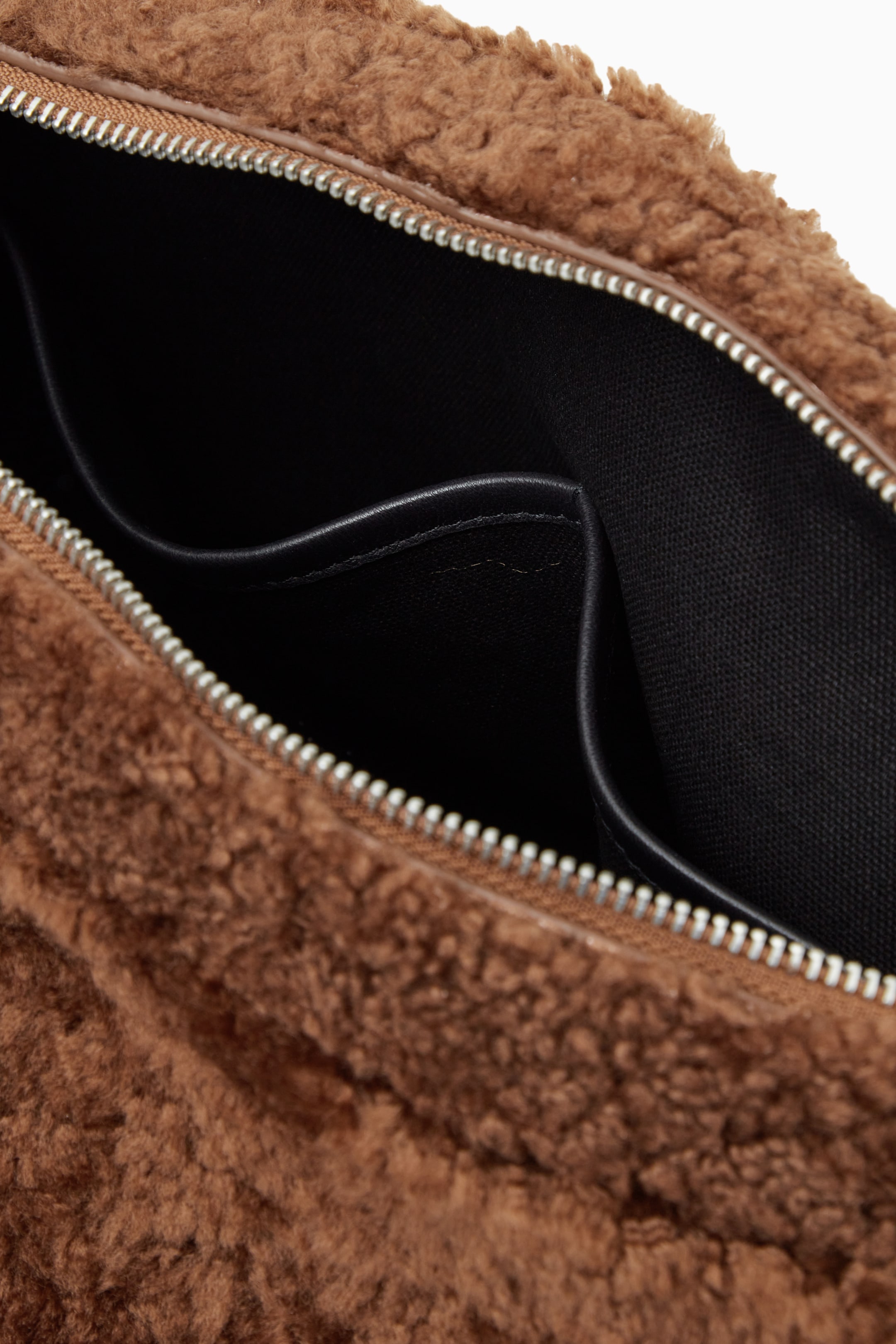 View larger image: SLOUCHY CROSSBODY - SHEARLING - BROWN - Men | H&M GB 4
