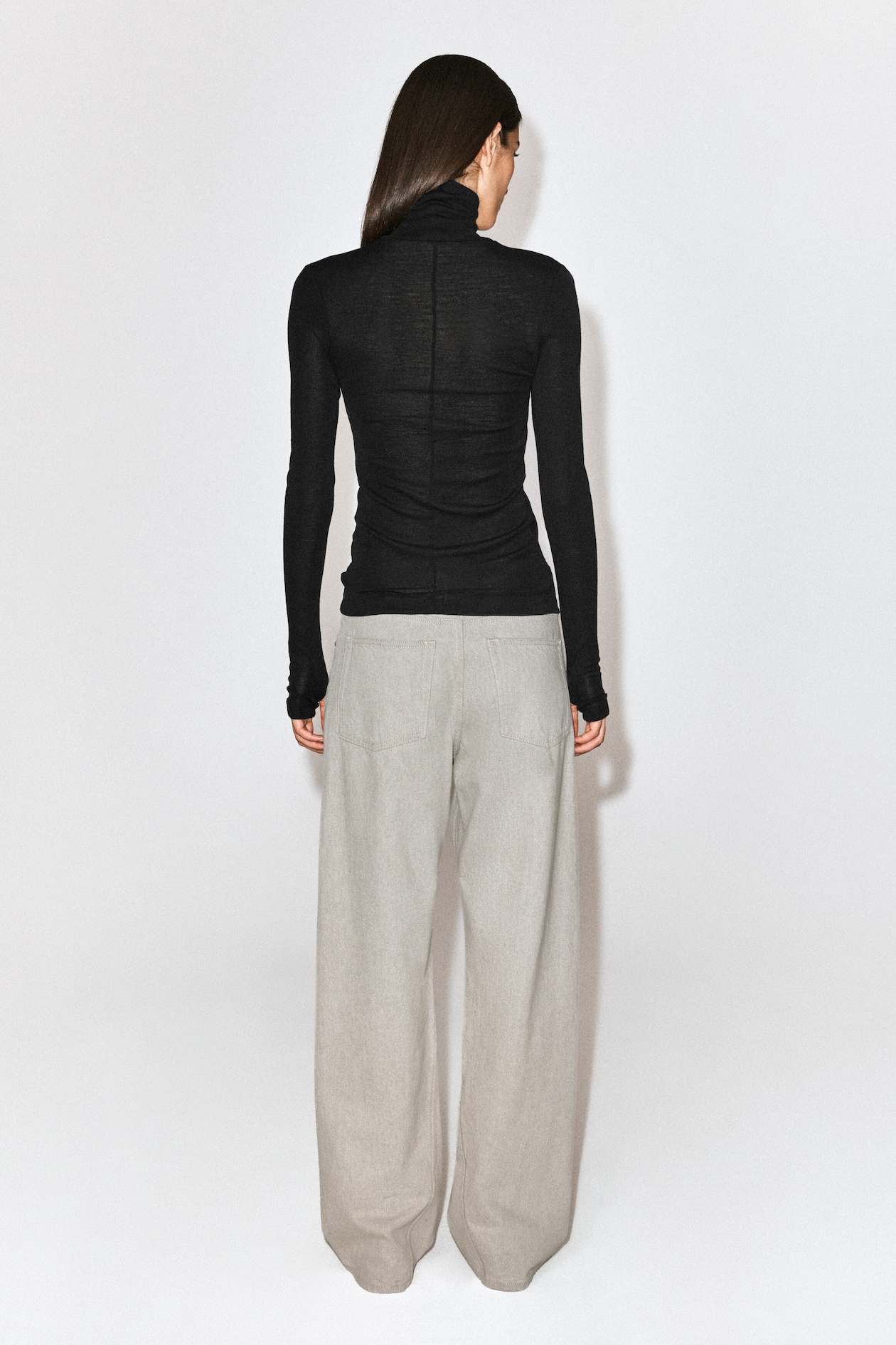 MERINO WOOL TURTLENECK TOP — BLACK