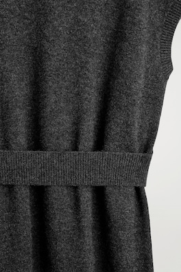 BELT-DETAIL MERINO WOOL MOCK-NECK DRESS — DARK-GRAY MÉLANGE 5