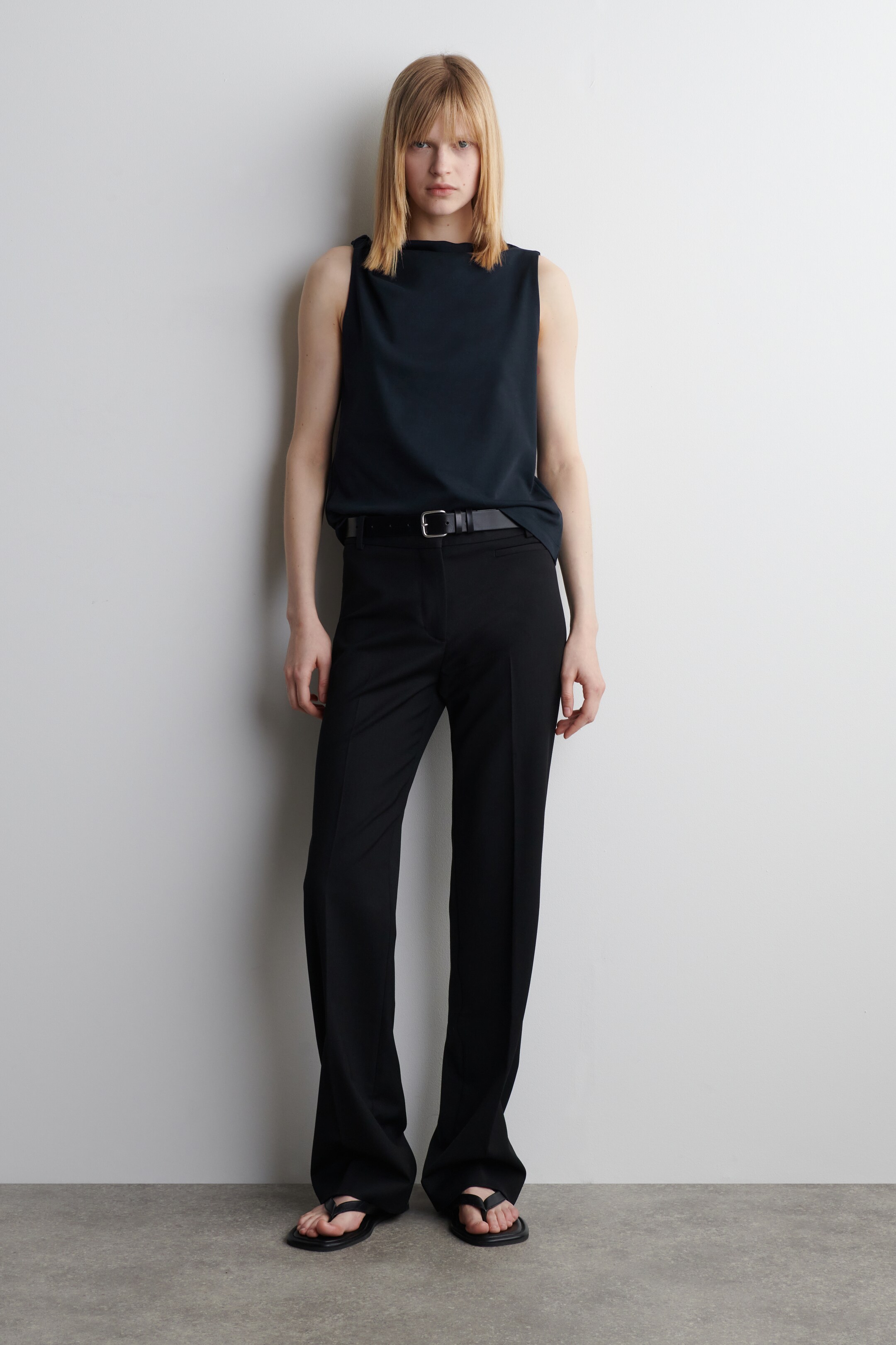 Ingrandisci l'immagine: TWIST-DETAIL COTTON TOP - NAVY - DONNA | H&M CH 2